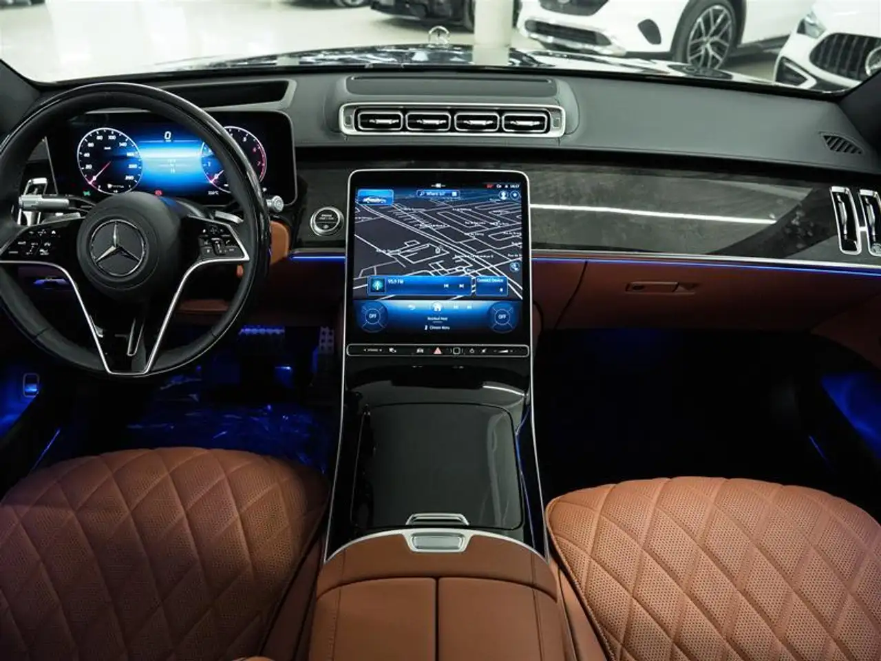 Mercedes-Benz S-Class снимка Mercedes-Benz S-Class