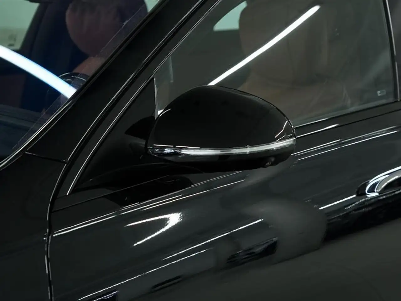 Mercedes-Benz S-Class снимка Mercedes-Benz S-Class