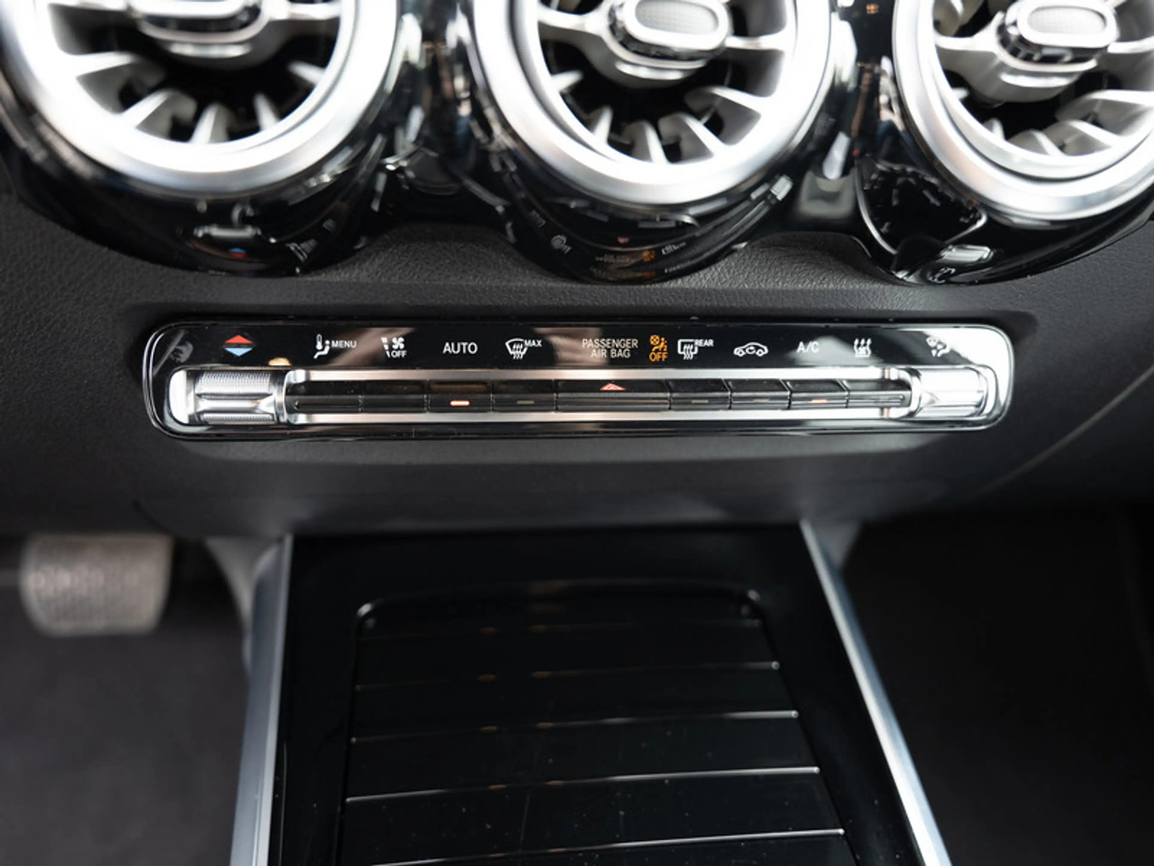 Mercedes-Benz EQB 250 + Progressive/LED/Cam/Totw/Winter/7Sitze — photo 15