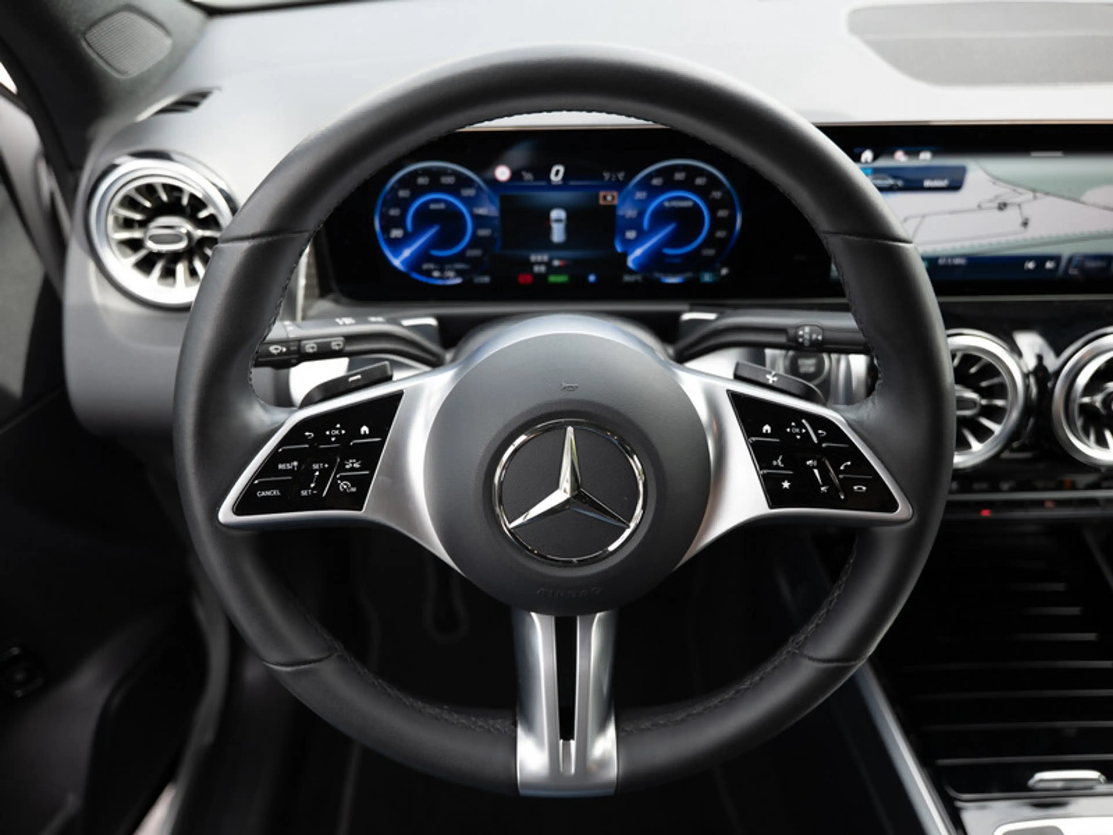 Mercedes-Benz EQB 250 + Progressive/LED/Cam/Totw/Winter/7Sitze — photo 9