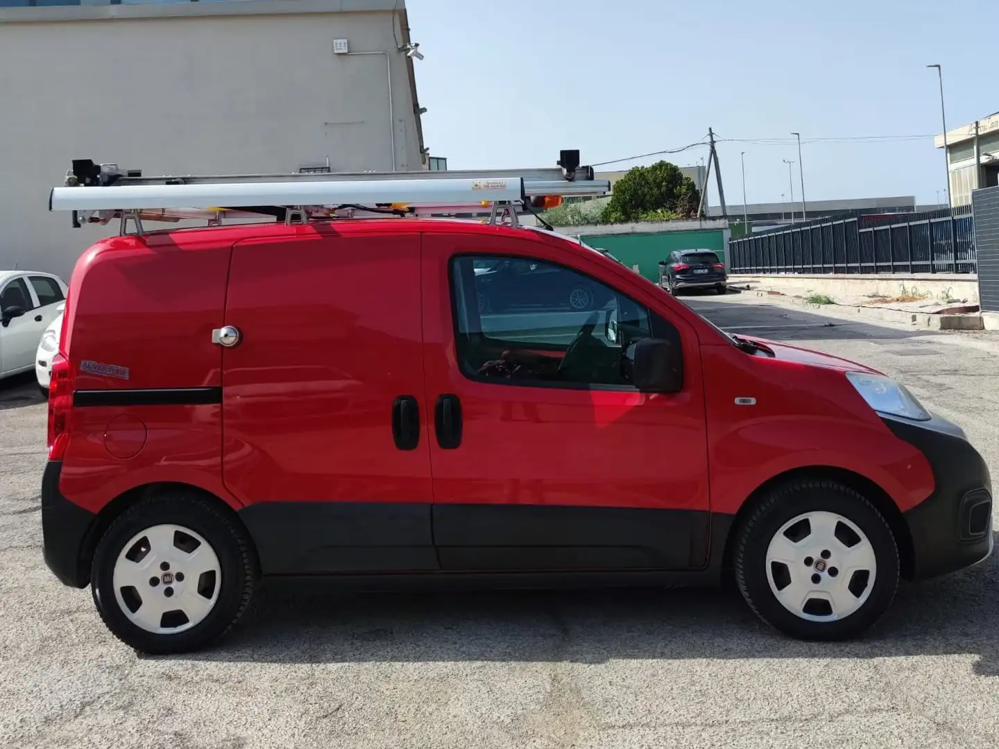 Fiat Fiorino NEW 1.3 M-JET FURGONE ADVENTURE - 2017 Rood - 2