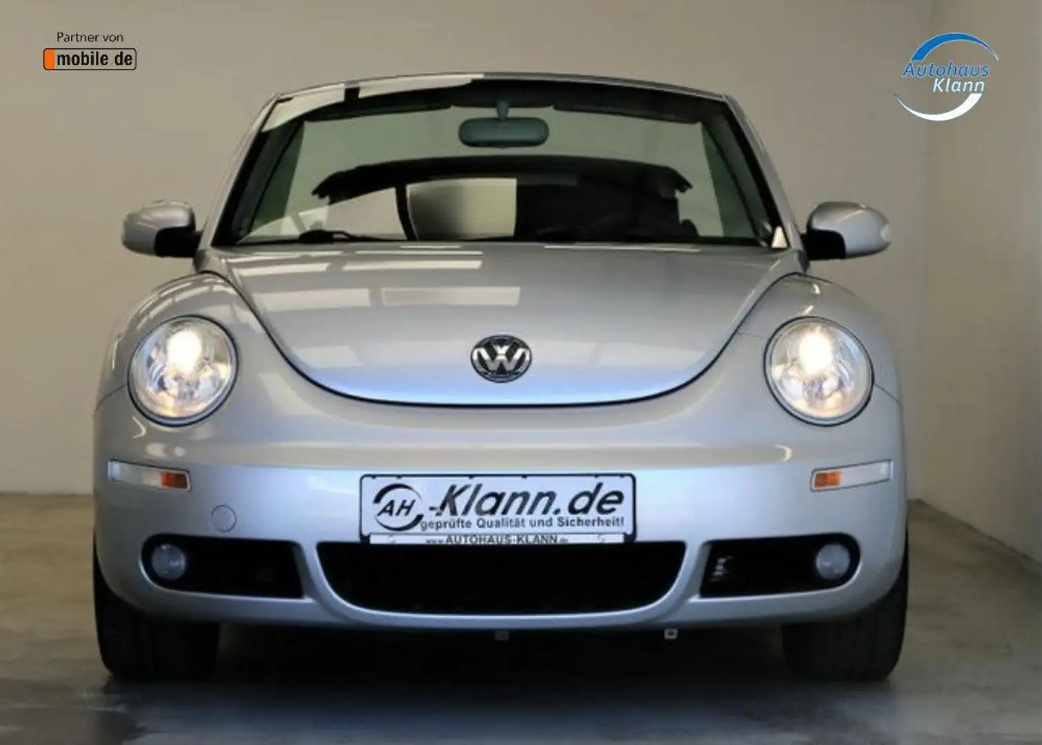 Volkswagen New Beetle Cabriolet 1.4 75PS Klima SHZ Radio Zilver - 2