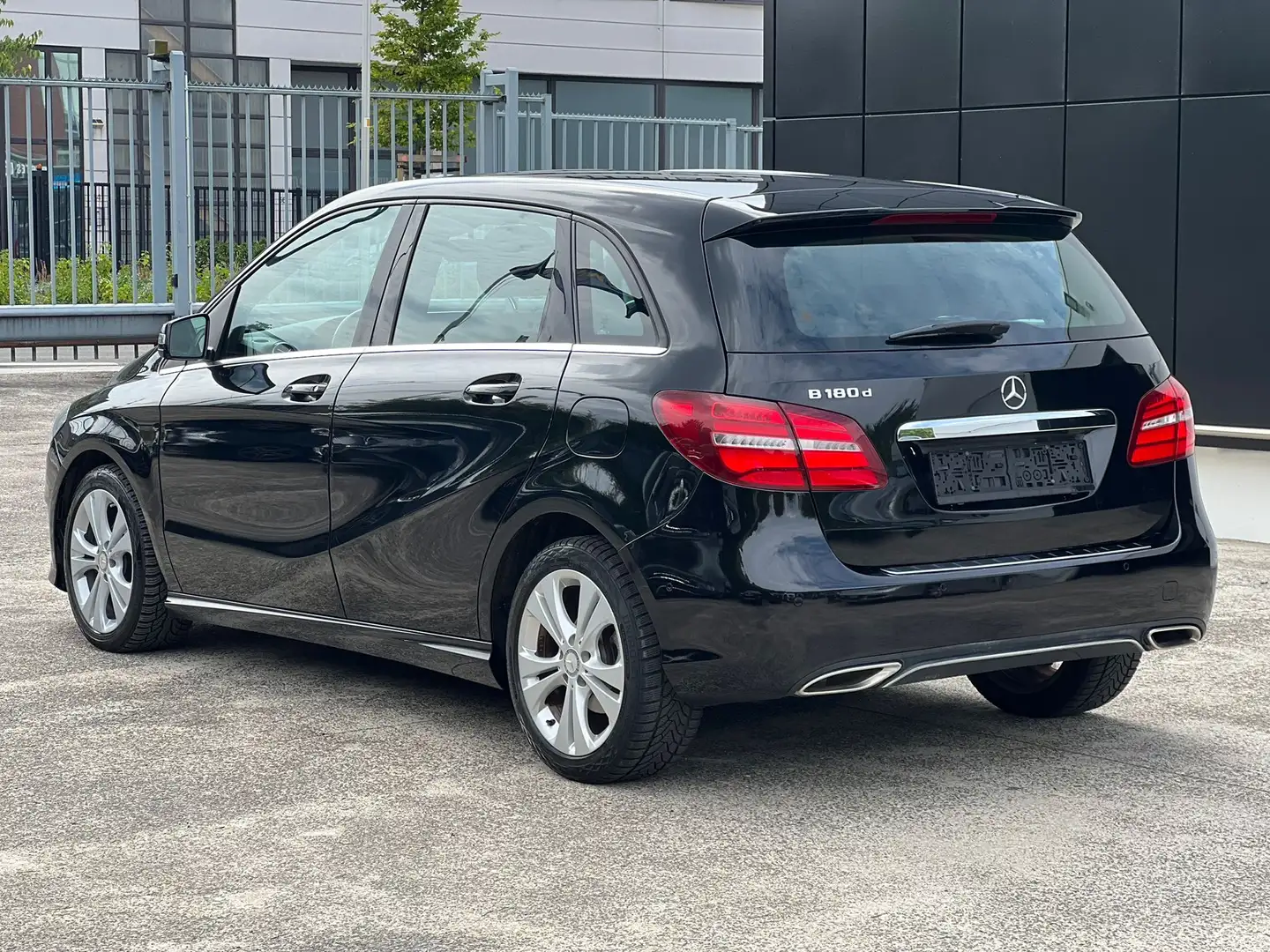 Mercedes-Benz B 180 - AUTOMATIQUE - CONTRÔLE TECHNIQUE OK Negro - 2