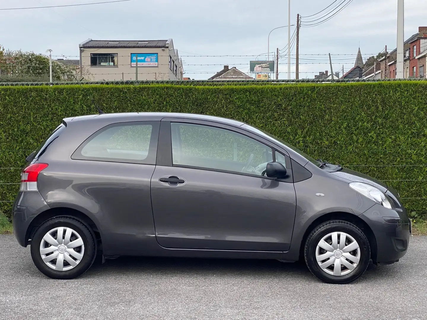 Toyota Yaris 1.0i VVT-i Eco 69 Cv - 95.000 Km ! Gris - 2