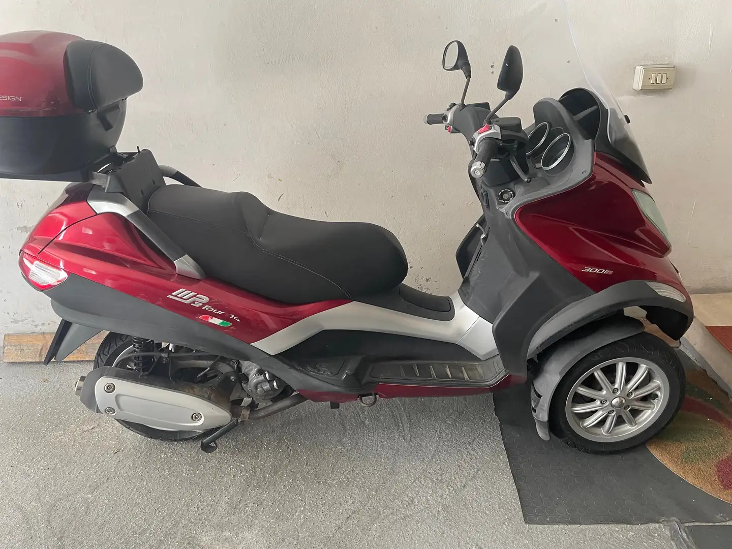 Piaggio MP3 300 ie Touring - 1
