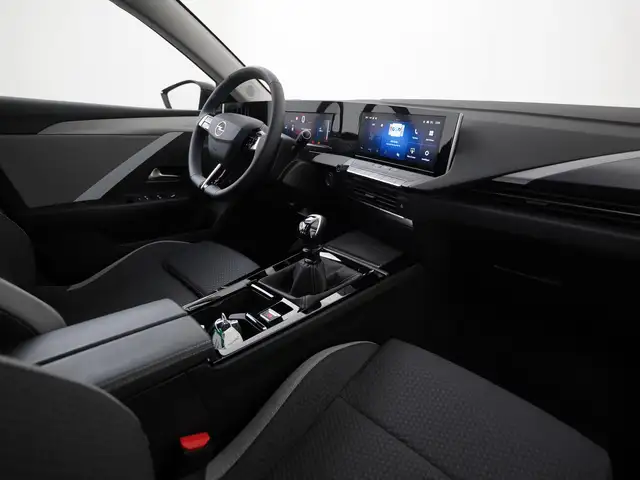Opel Astra view 2