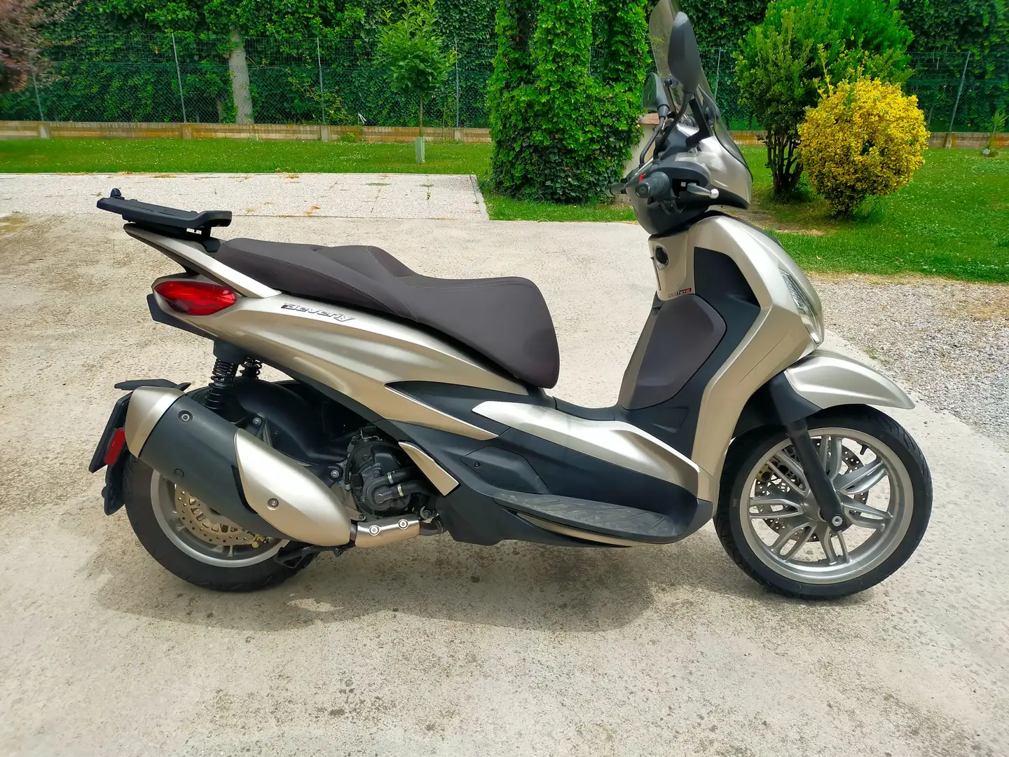 Piaggio Beverly 300 300 hpe abs asr Grey - 1