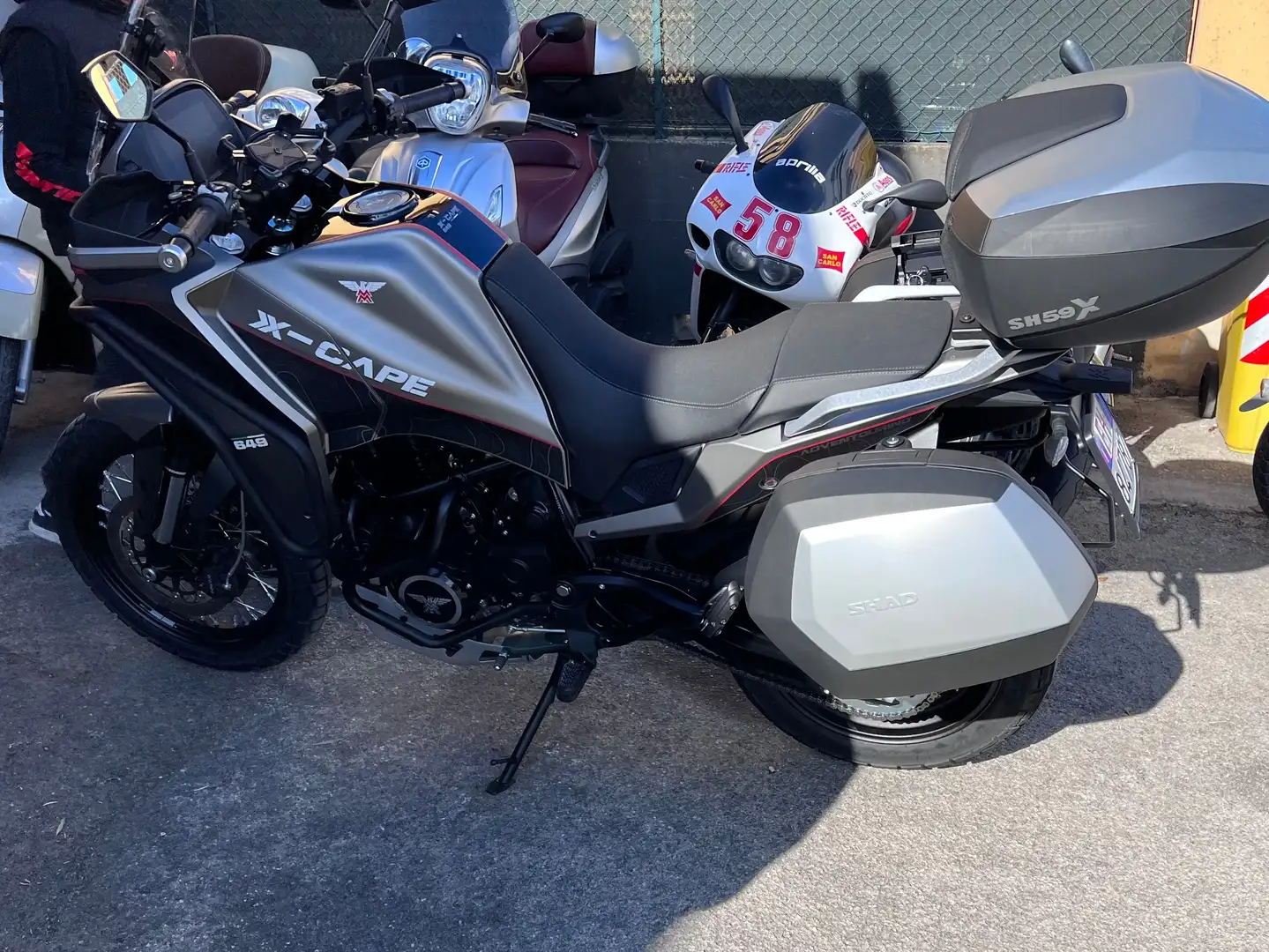 Moto Morini X-Cape 649 Gri - 1