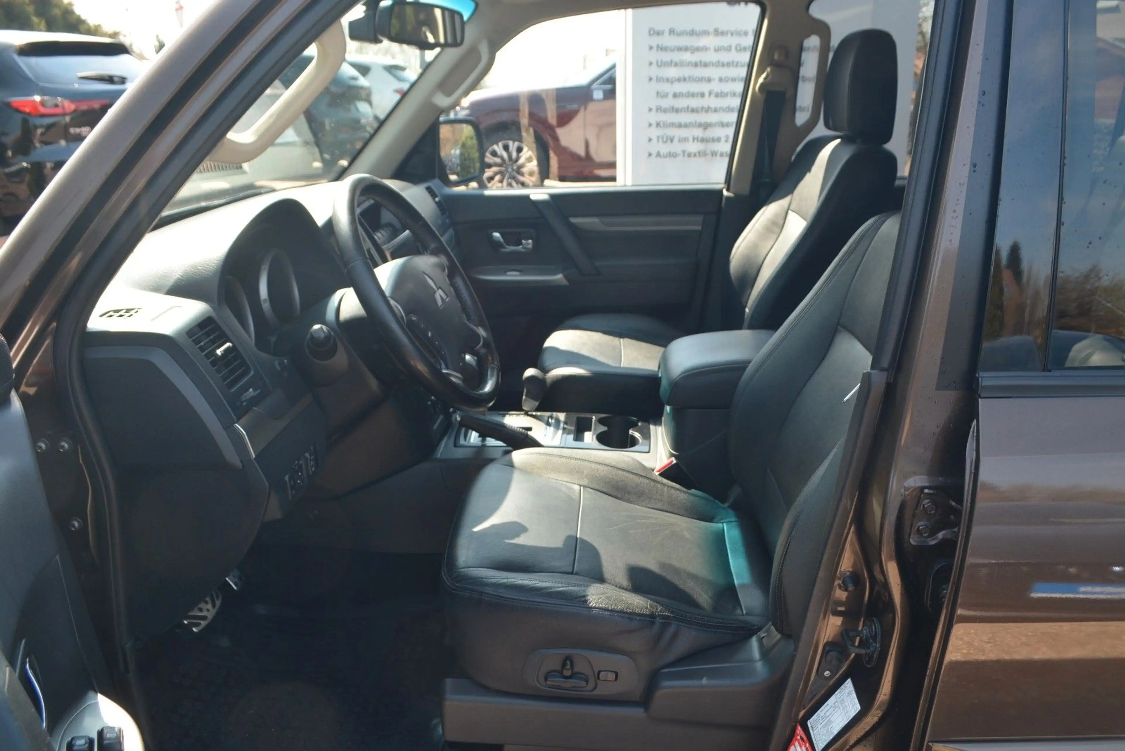 Mitsubishi Pajero 3.2 DI-D Edition 100 AHK 7-Sitzer — photo 9