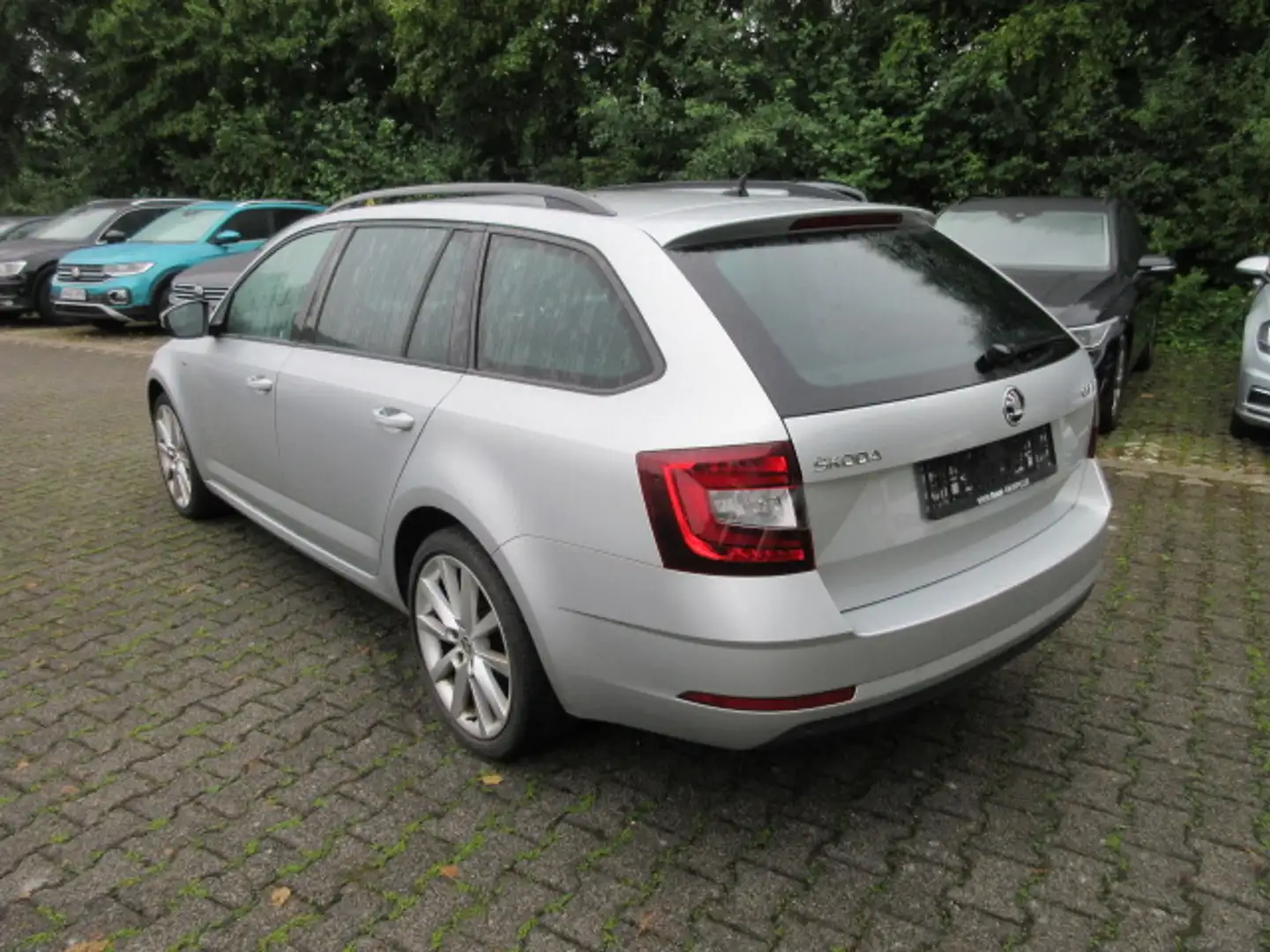 Skoda Octavia Ambition 1.6 TDI NAVI AHK LED ALU APS SITZHZG Plateado - 2