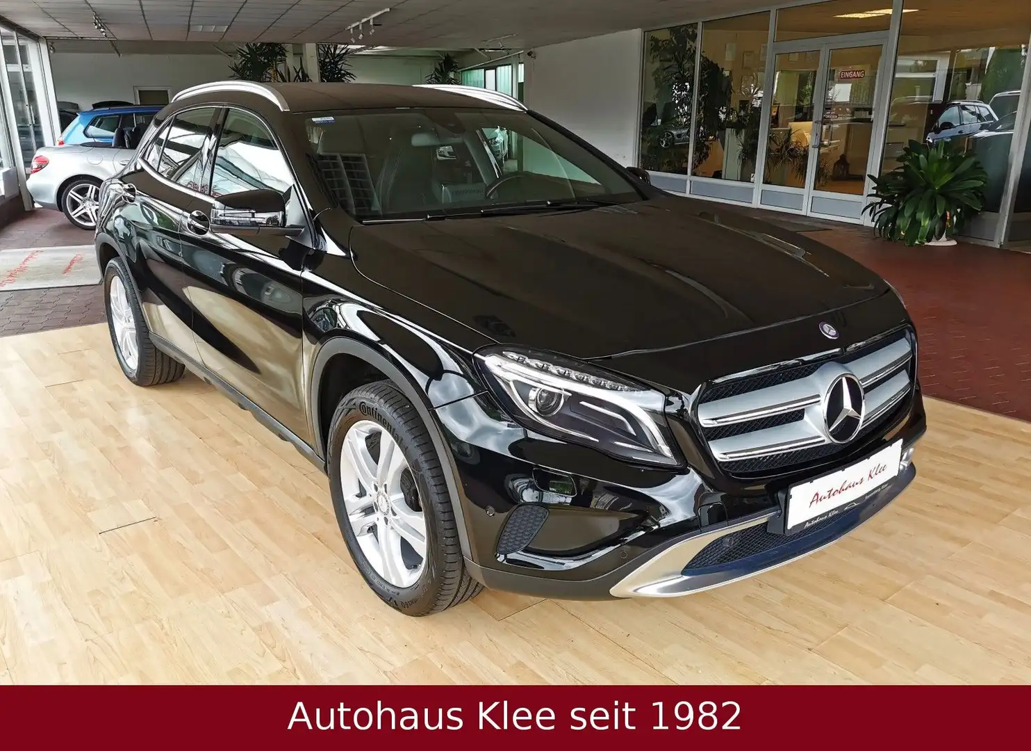 Mercedes-Benz GLA 180 Urban 7G-Tronic *XENON*NAVI*AHK*LM 18" Noir - 1