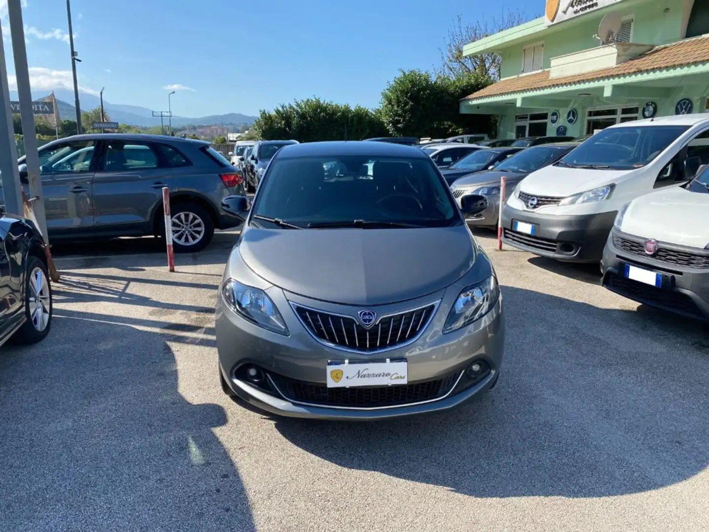 Lancia Ypsilon 1.0 FireFly 5 porte S&S Hybrid Ecochic Gold Gris - 2