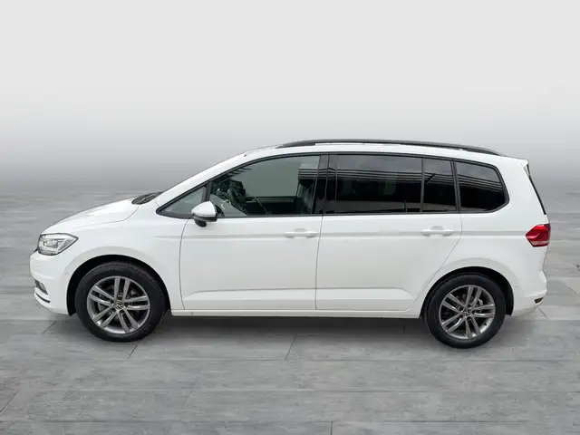 Volkswagen Touran view 3
