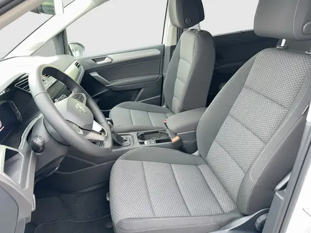 Volkswagen Touran view 8