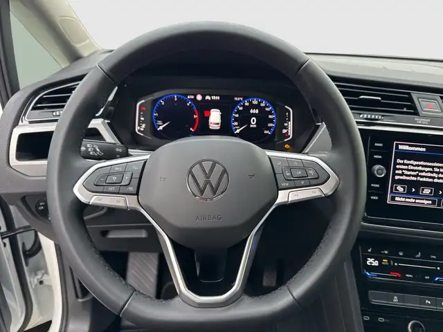 Volkswagen Touran view 11