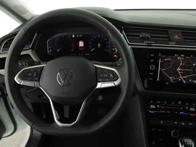 Volkswagen Touran view 10