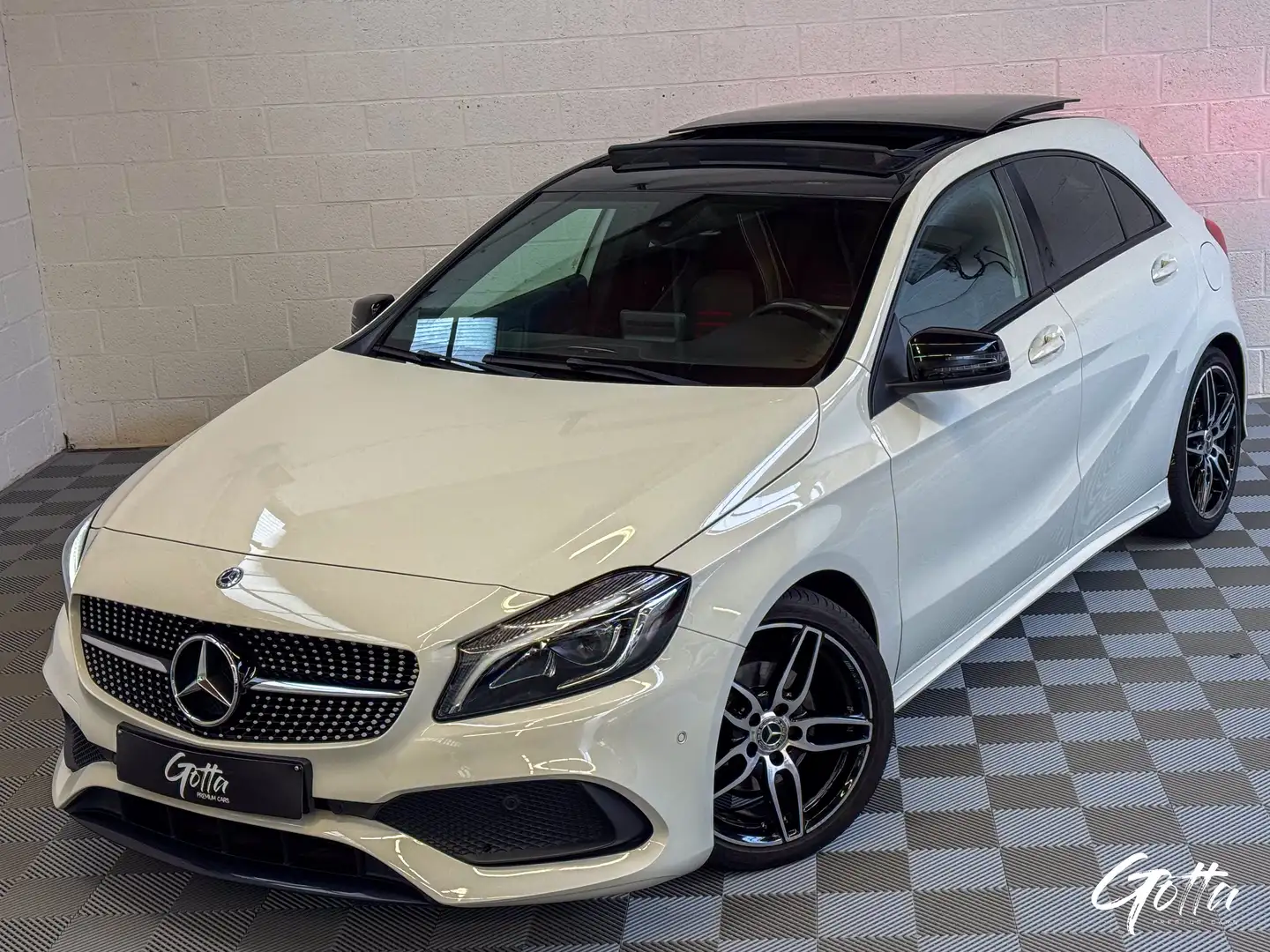 Mercedes-Benz A 180 122CH**AMG LINE/TOIT OUVRANT/HARMAN&KARDON/NIGHT Blanc - 1