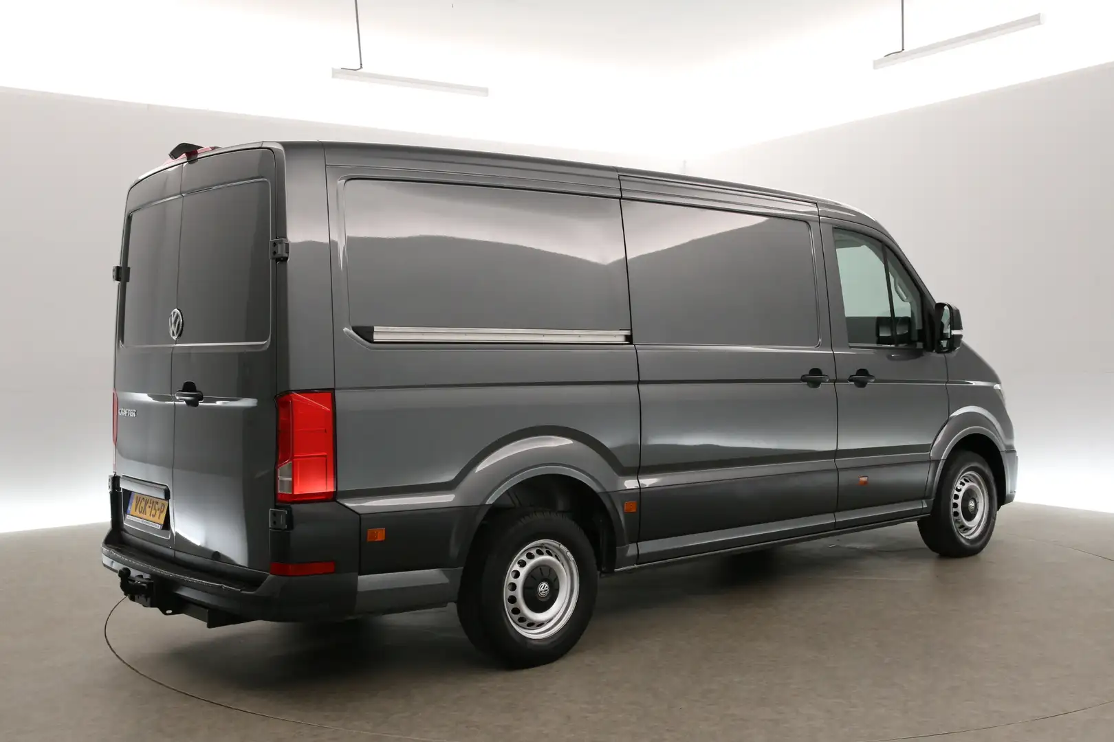 Volkswagen Crafter 35 2.0 TDI L3H2 141PK 3000KG Trekgew. Trekhaak Cam Grijs - 2