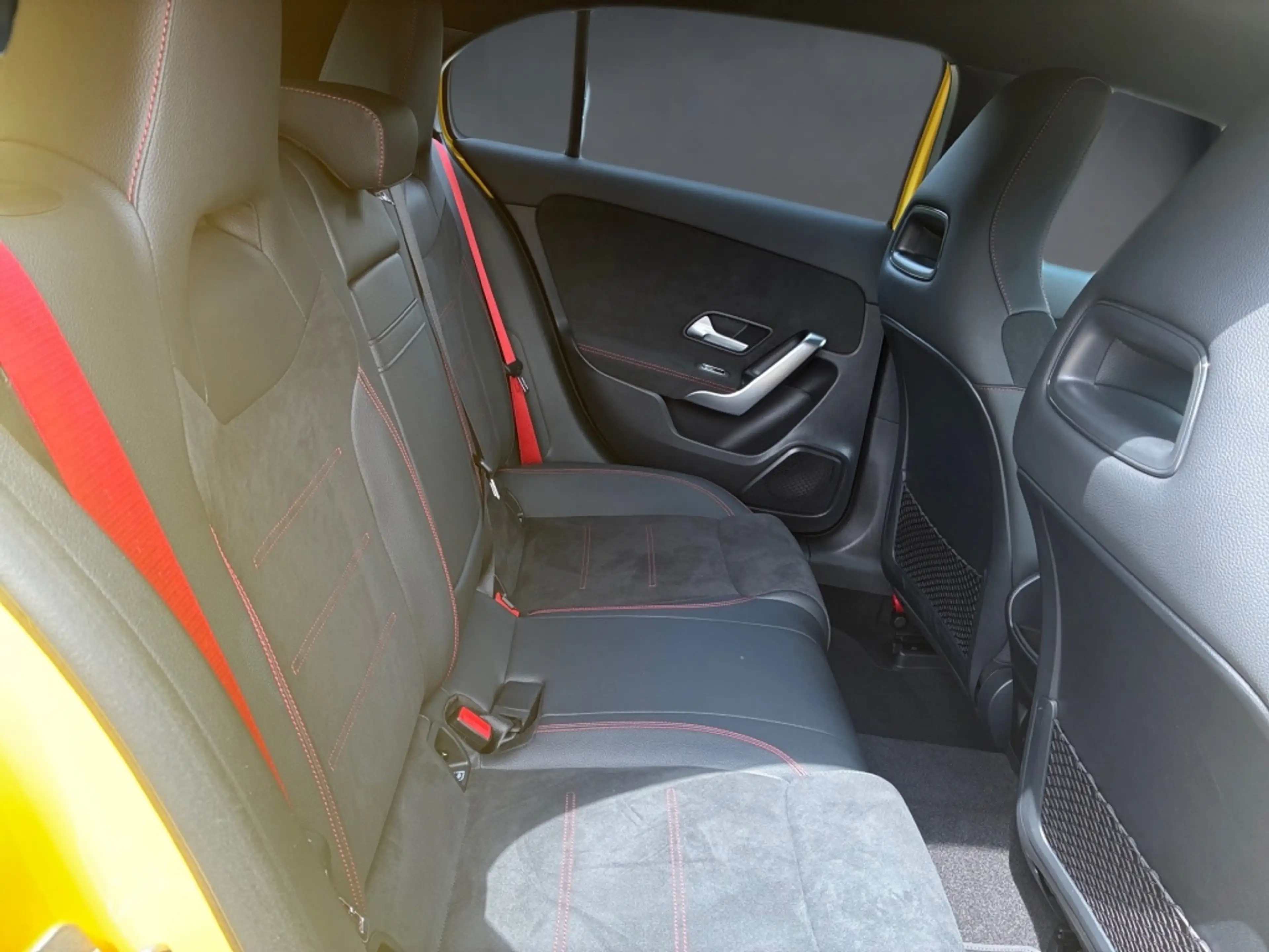 Mercedes-Benz A 35 AMG AMG A 35 4M Night II Kamera Ambiente — photo 11