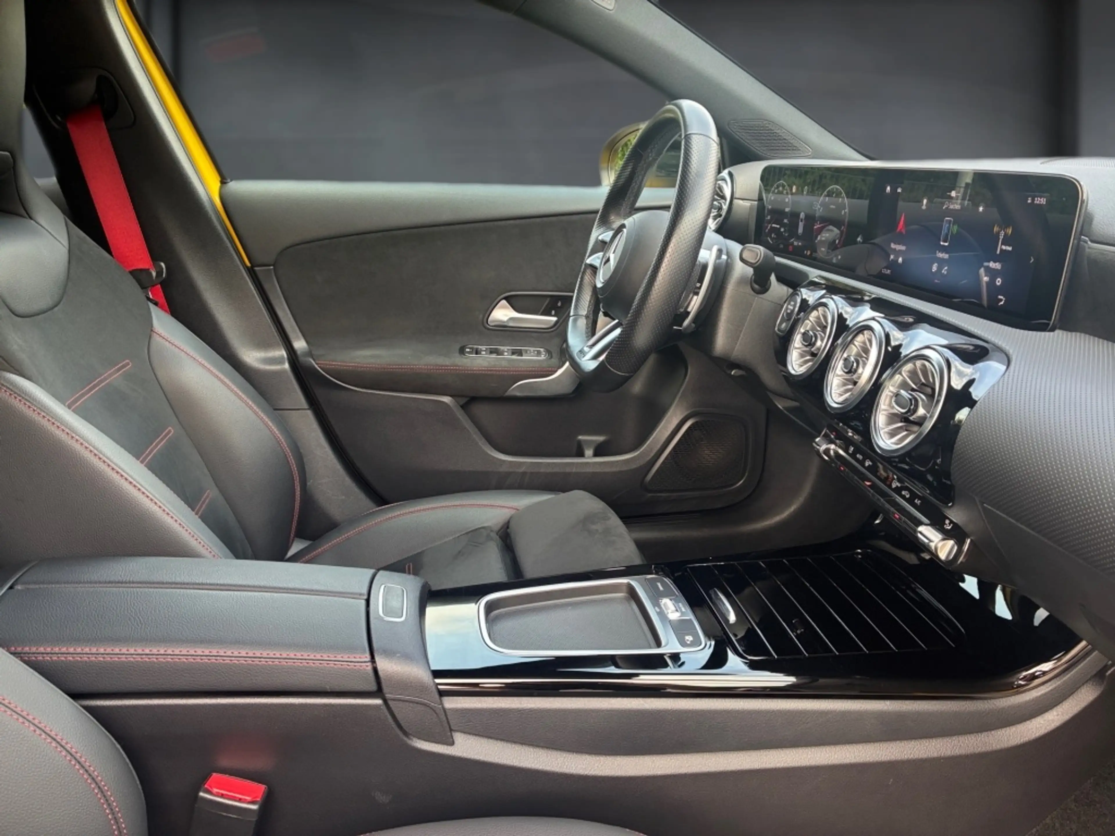 Mercedes-Benz A 35 AMG AMG A 35 4M Night II Kamera Ambiente — photo 14