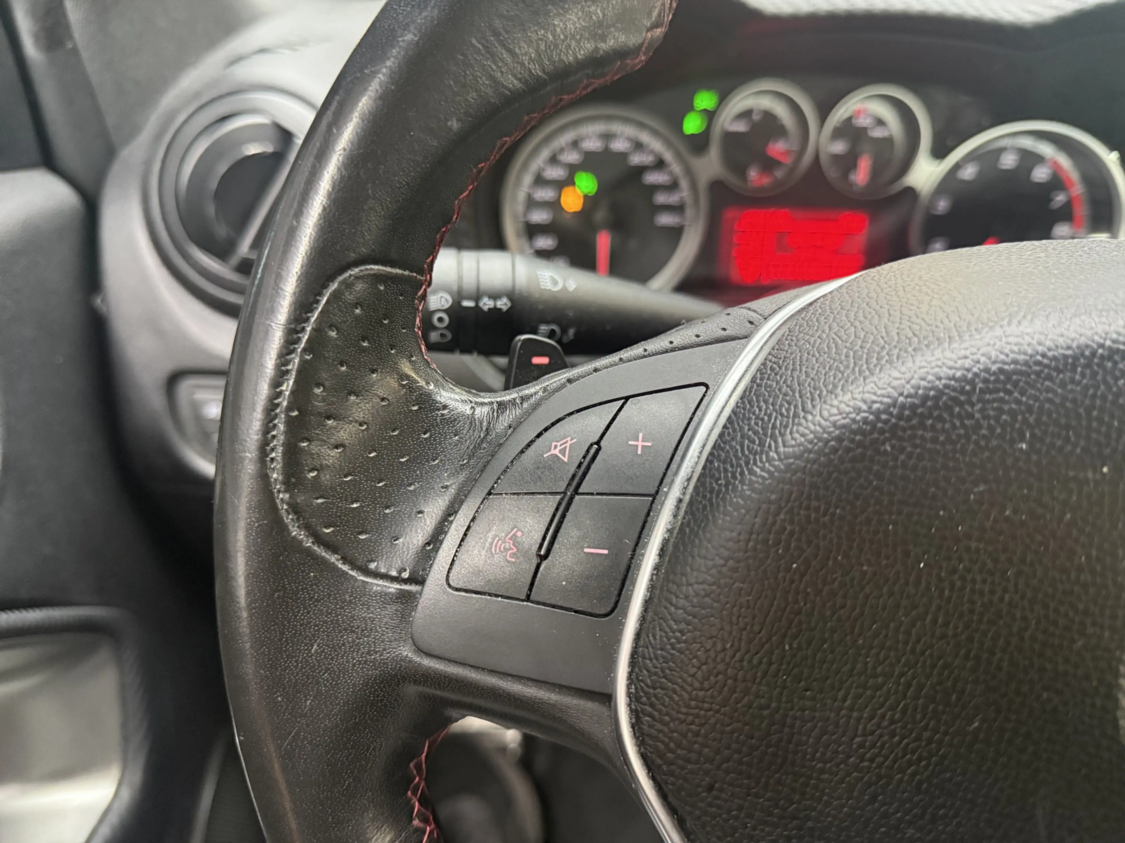 Alfa Romeo MiTo 1.4 T MultiAir Veloce — photo 12