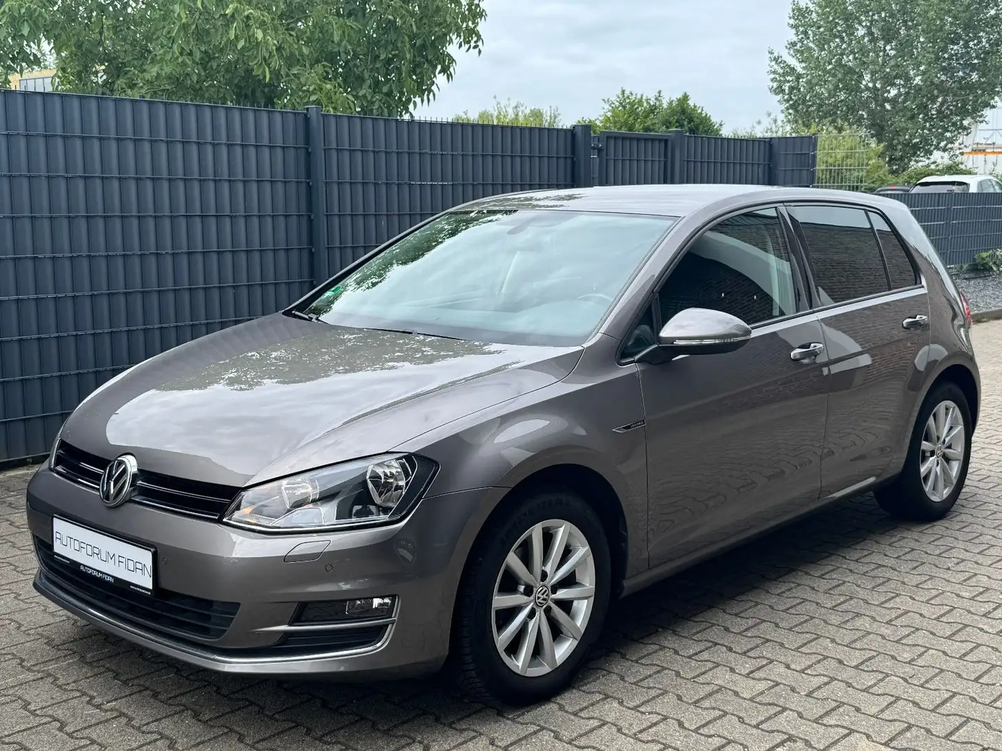 Volkswagen Golf VII Lim. Lounge BMT|BLUETOOTH|SHZ|KAMERA|PDC Gris - 1