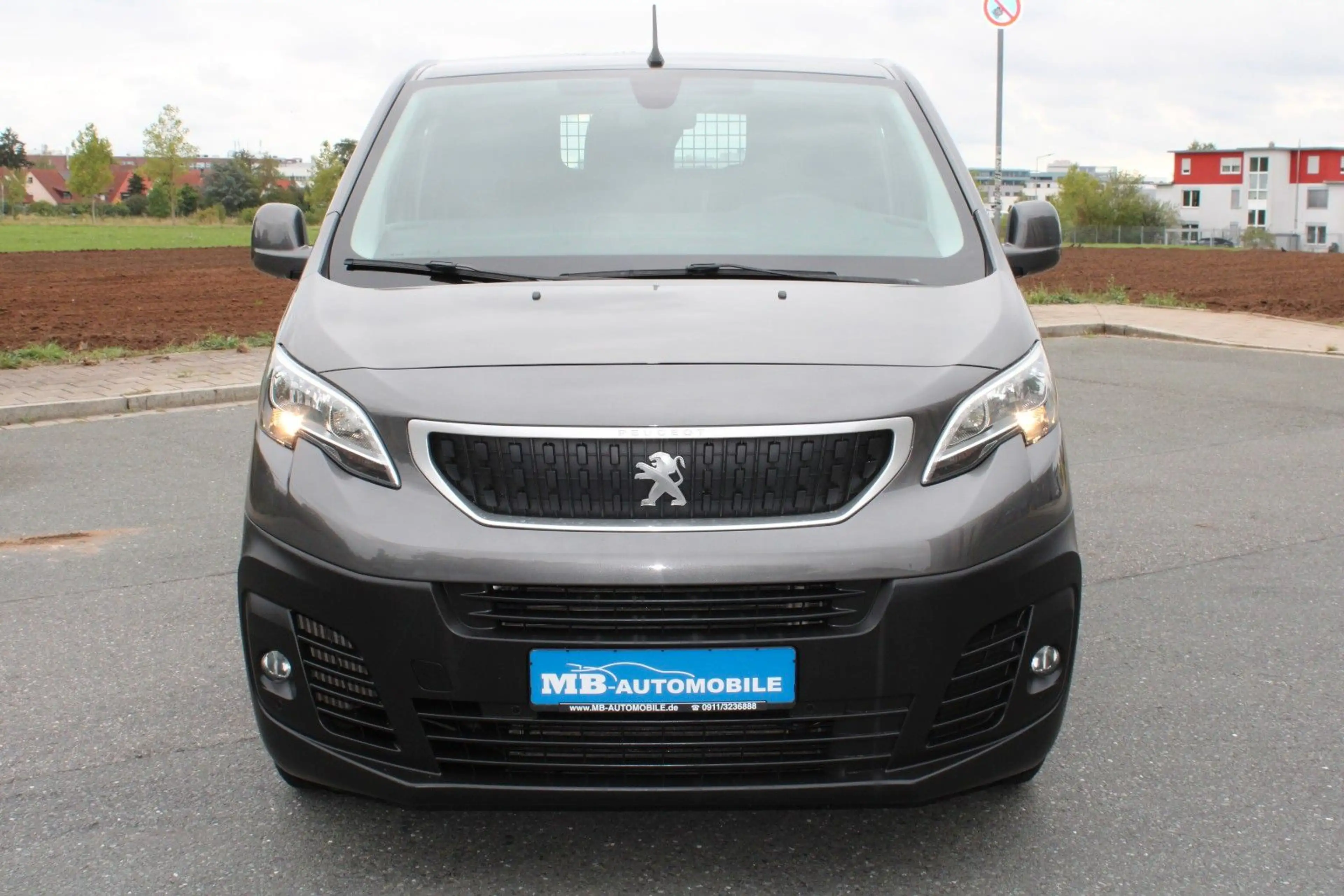 Peugeot Expert Kasten Premium L1 Navi Sitzhzg. Leder AHK — photo 3