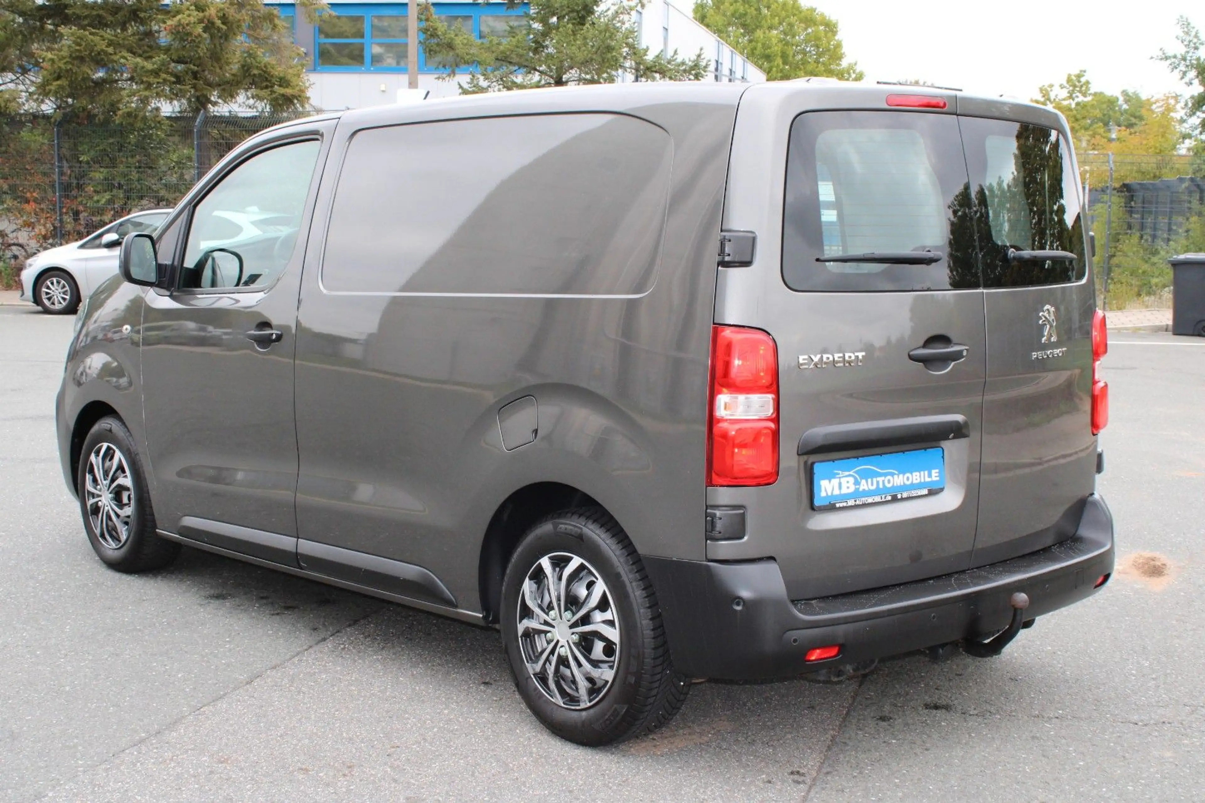 Peugeot Expert Kasten Premium L1 Navi Sitzhzg. Leder AHK — photo 7