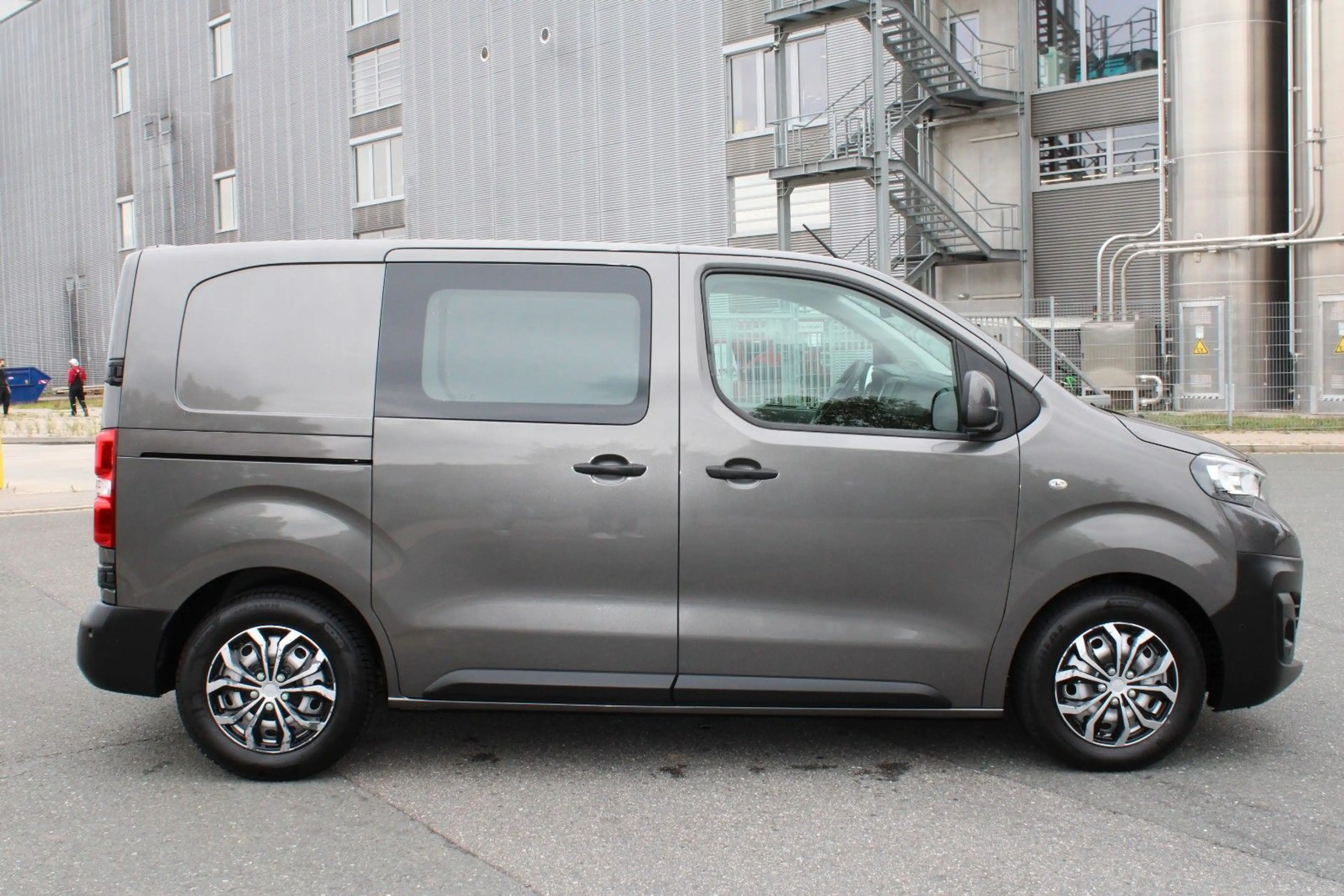 Peugeot Expert Kasten Premium L1 Navi Sitzhzg. Leder AHK — photo 5