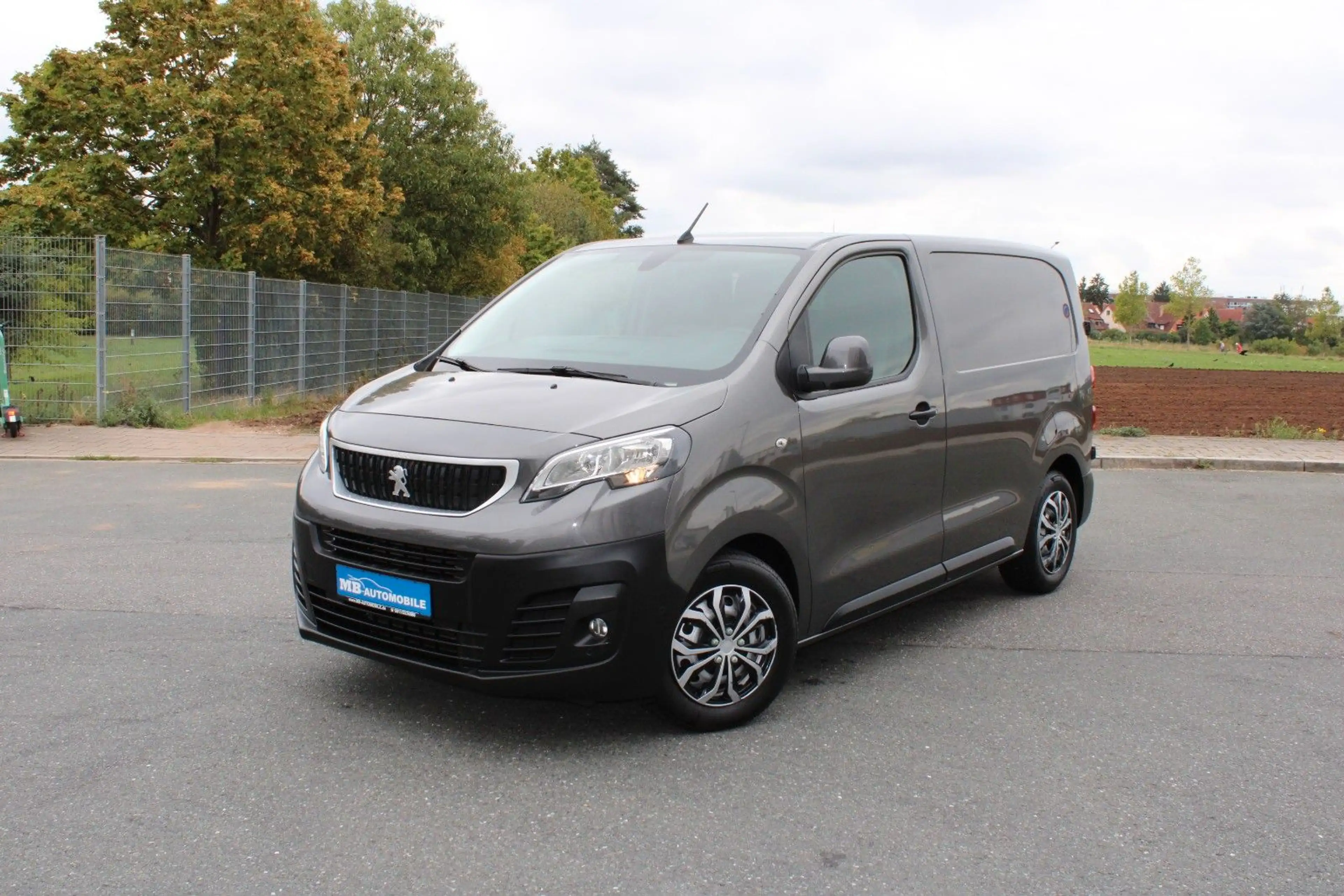 Peugeot Expert Kasten Premium L1 Navi Sitzhzg. Leder AHK