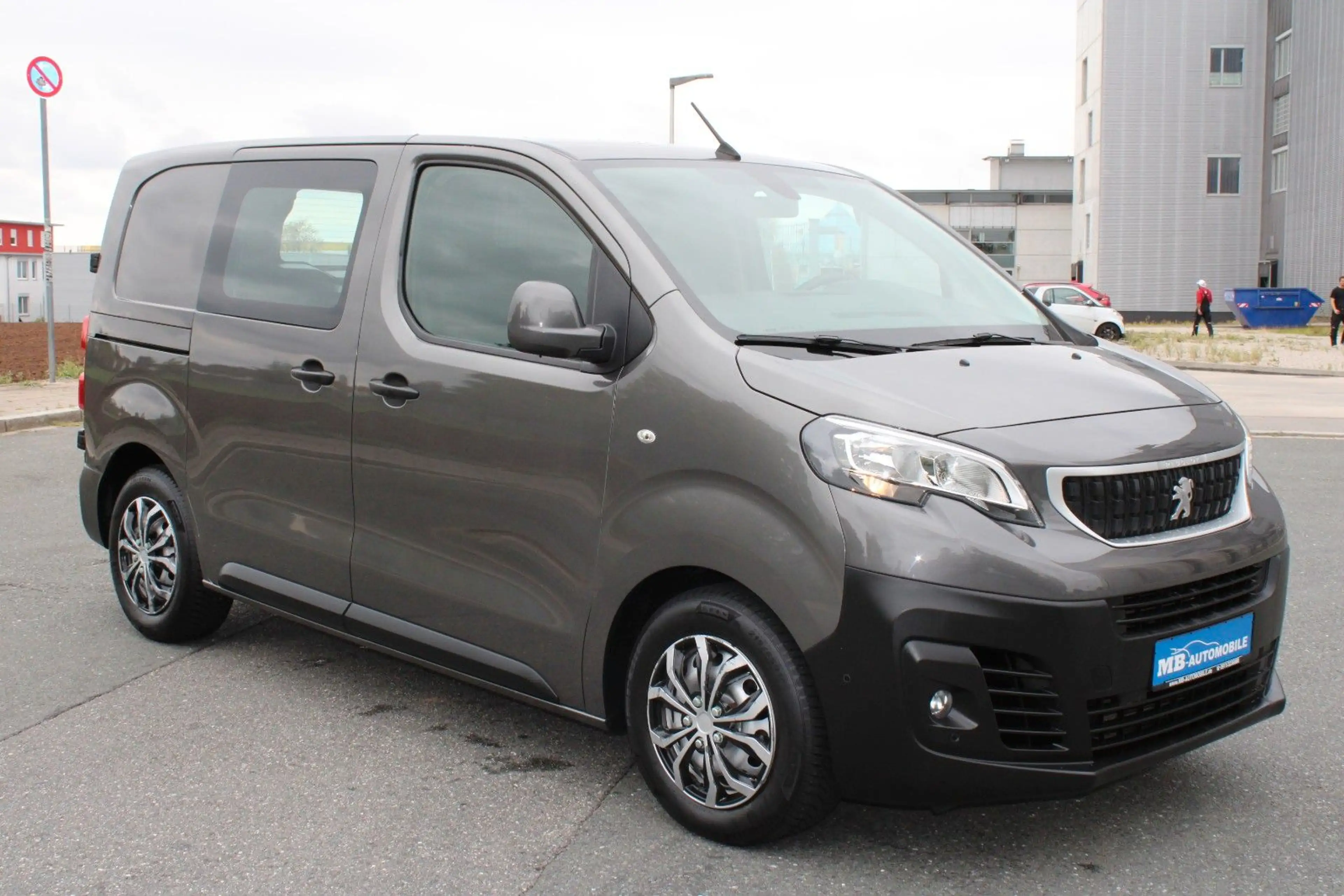 Peugeot Expert Kasten Premium L1 Navi Sitzhzg. Leder AHK — photo 4