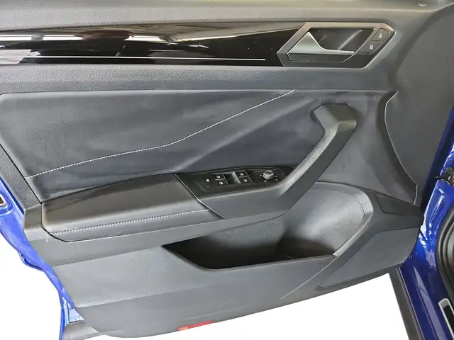 Volkswagen T-Roc view 15