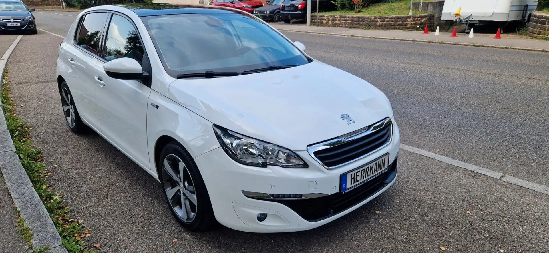Peugeot 308 Style Panoramadach AHK PDC Kamera Navi SHZ Weiß - 1