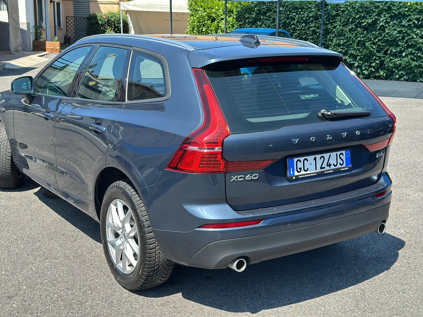 Volvo XC60 2.0 b4 Momentum Pro awd auto Blu/Azzurro - 2