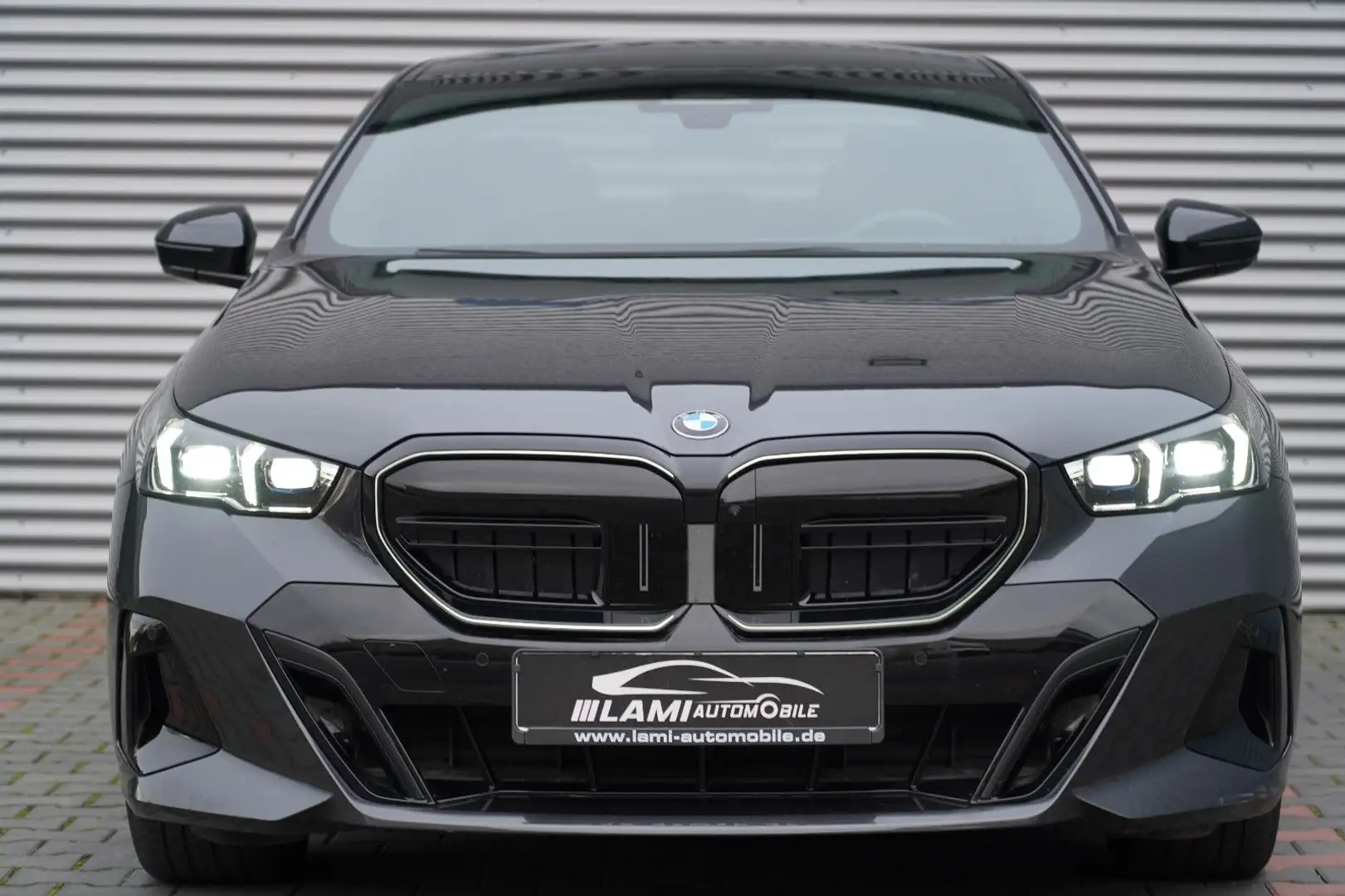 BMW 520 d xDrive M Sport ICONIC PANO 360 HUD KOMFORT Grau - 2