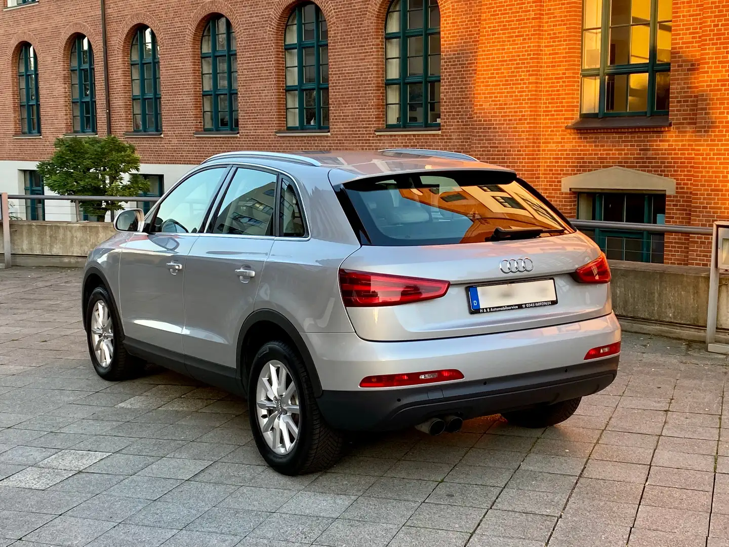 Audi Q3 2.0 TFSI quattro S tronic - sehr gepflegt Zilver - 2