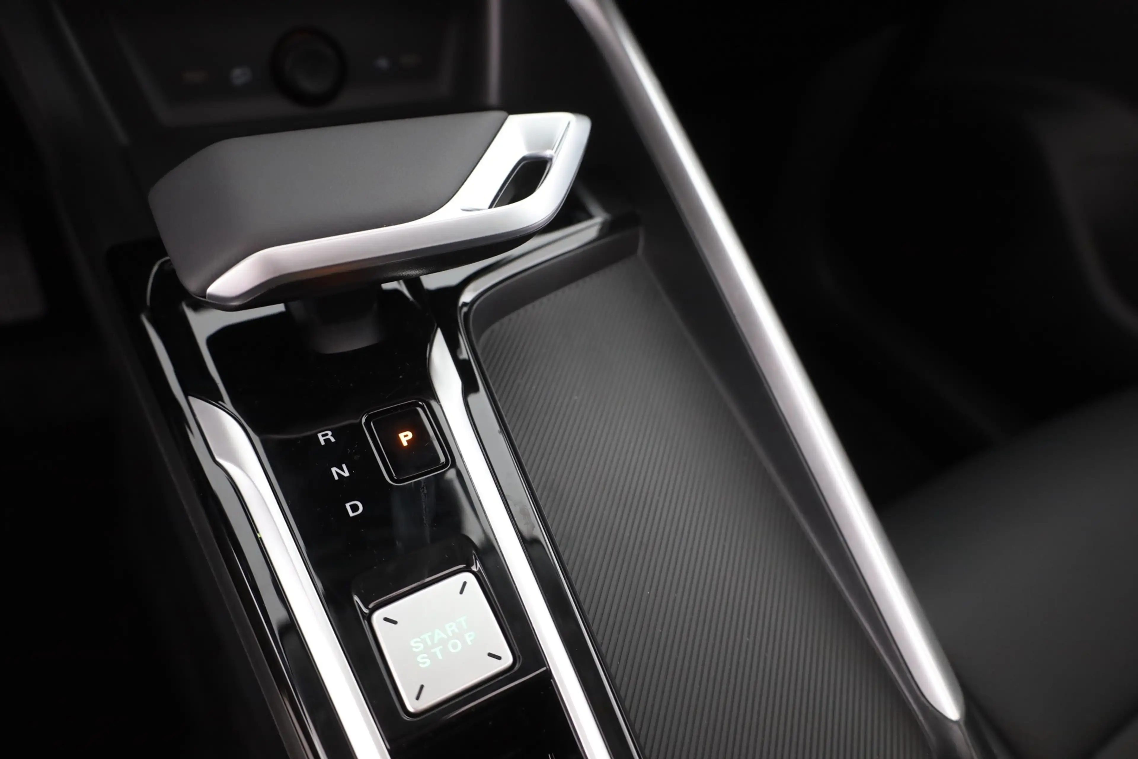 MG ZS 1.5 Hybrid Luxury Aut. LED ACC 360° Pano — photo 13