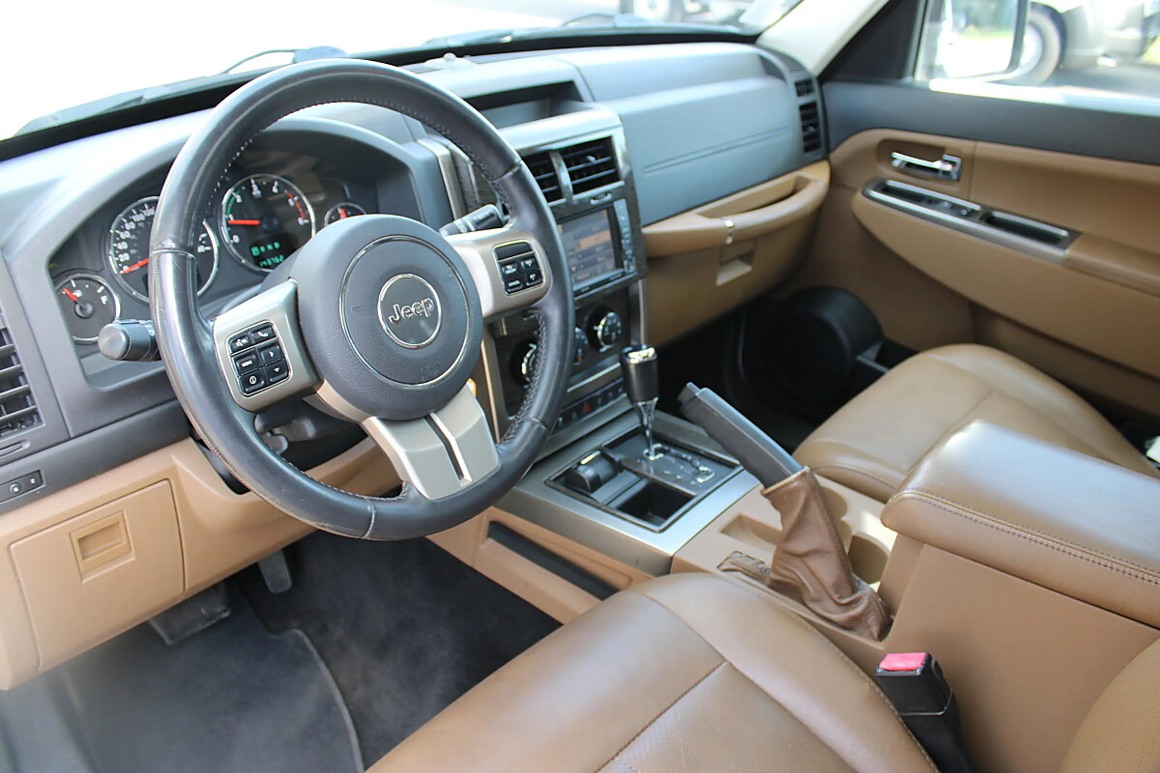 Jeep Cherokee 2,8 Limited CRD Aut. — photo 12