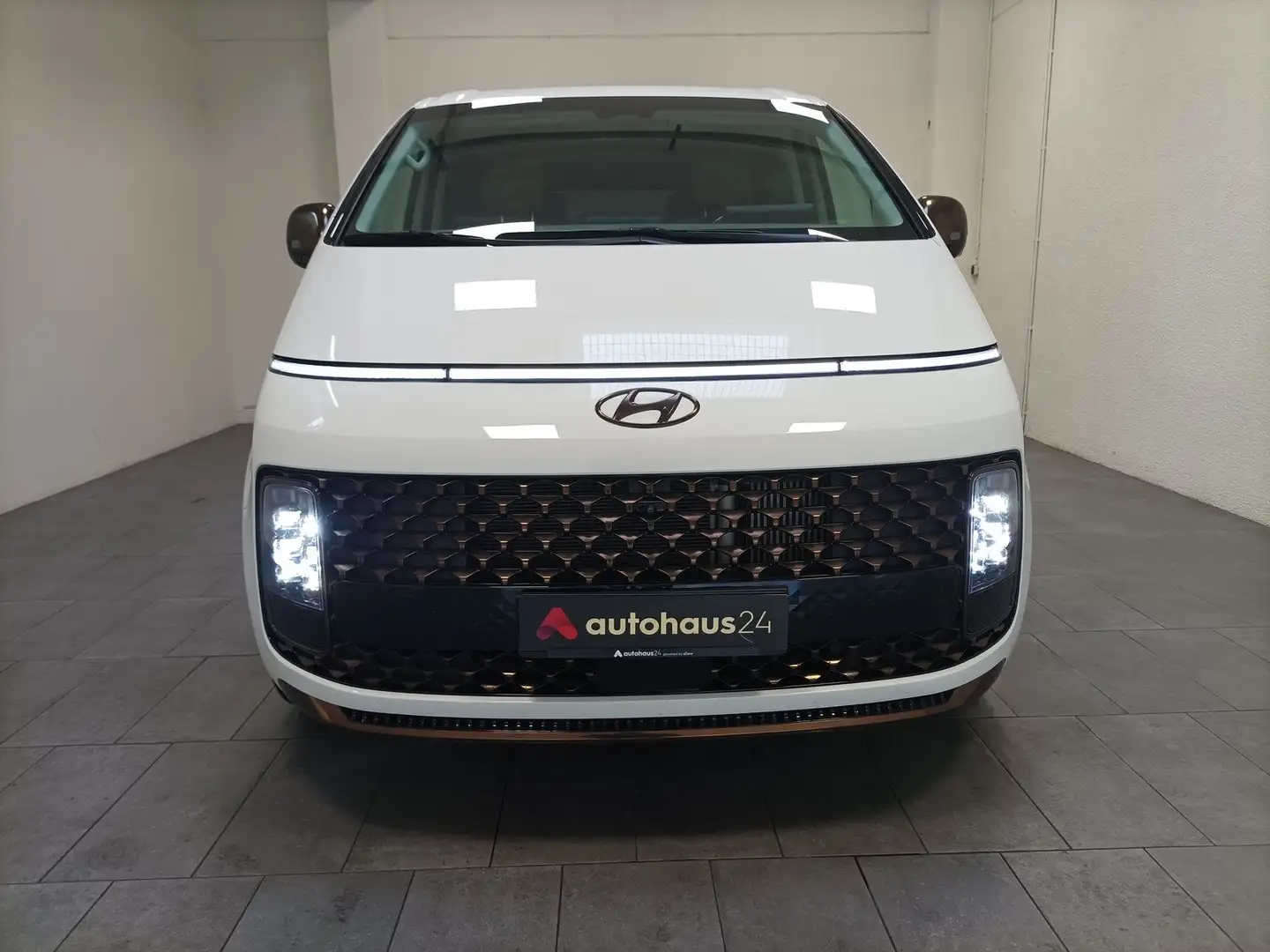 Hyundai STARIA 2.2 CRDi 7Sitzer|Navi|CAM|Tempomat Weiß - 2