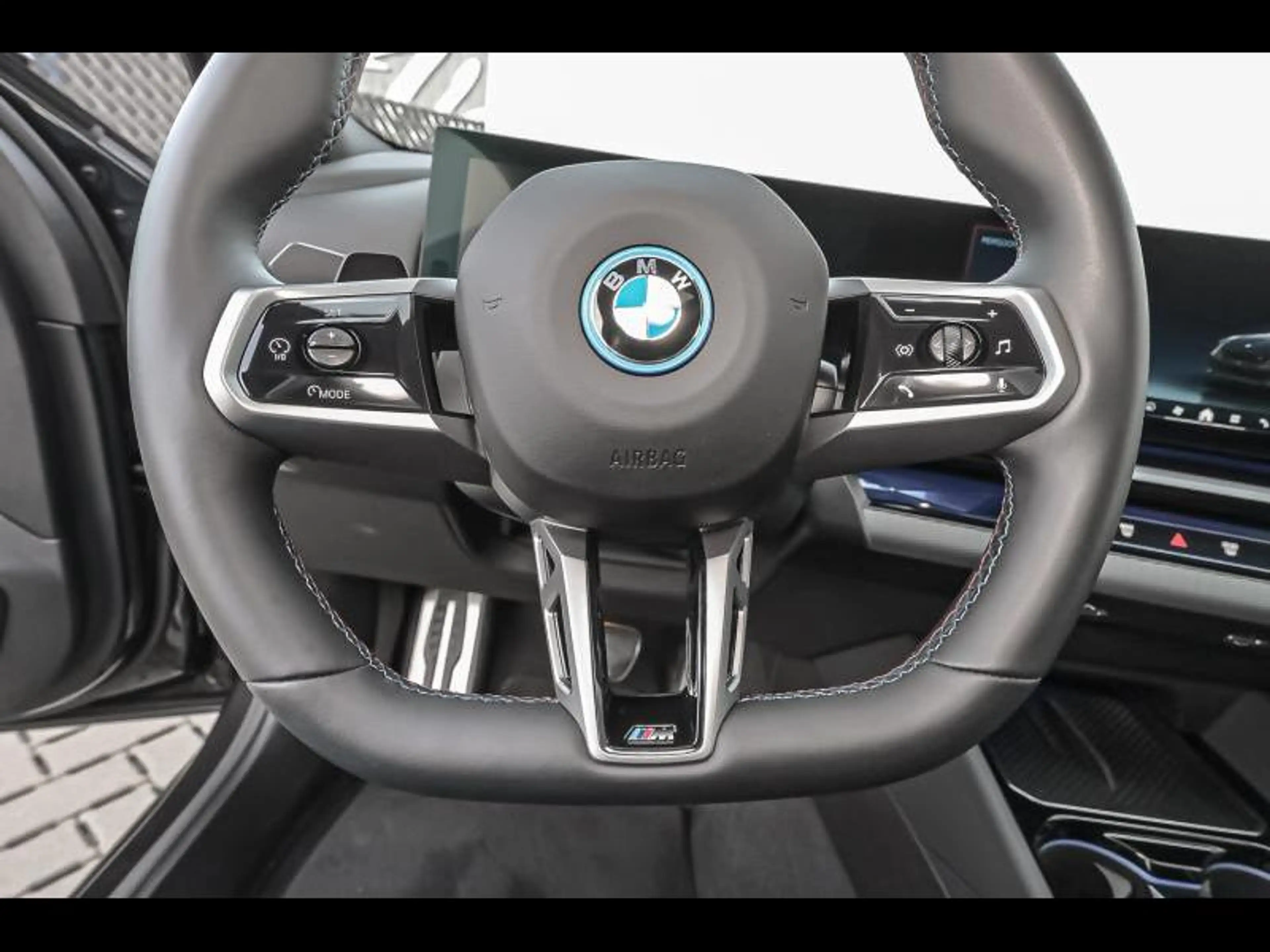 BMW i5 M60 xDrive — photo 8