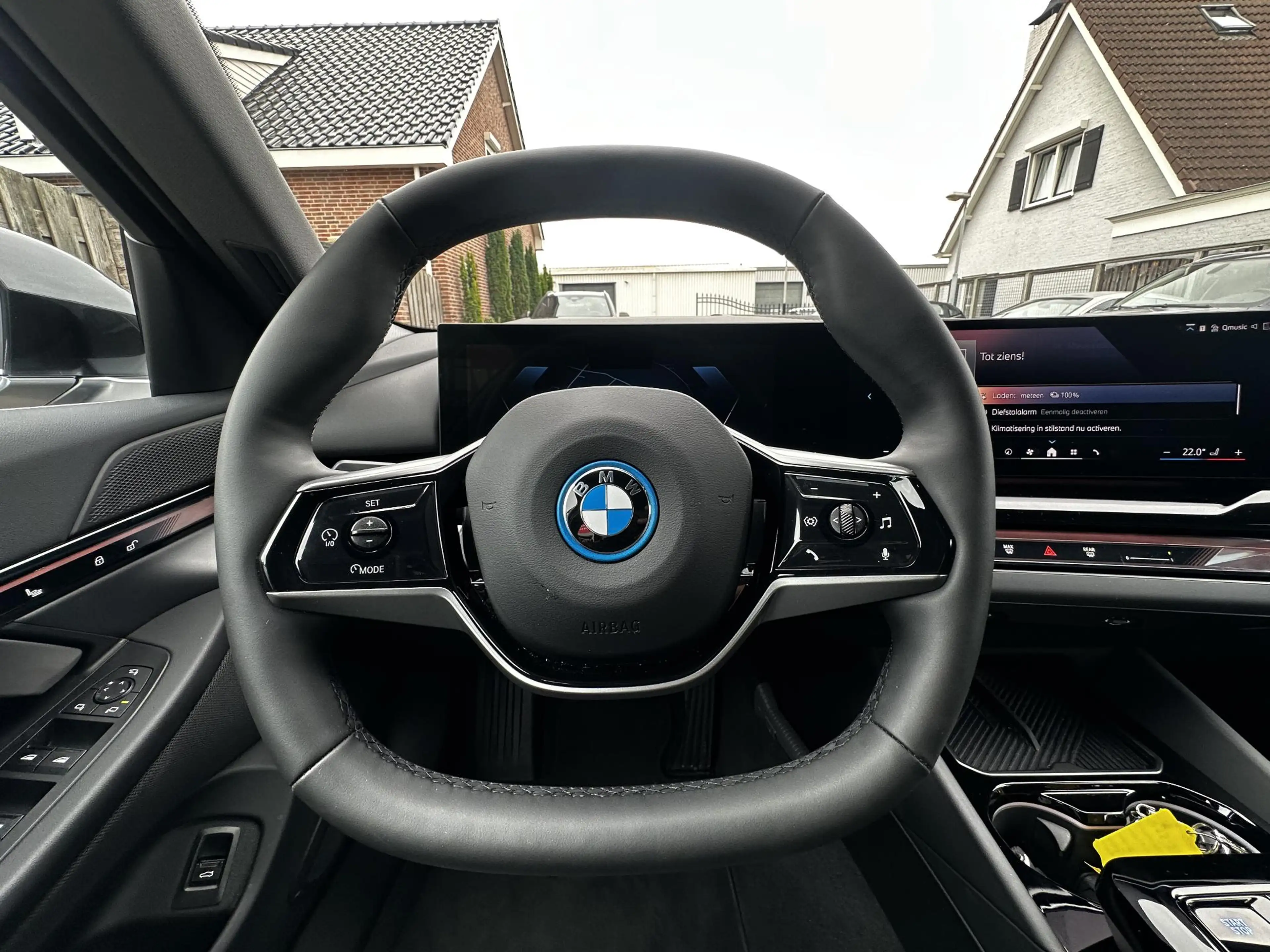 BMW i5 eDrive40 84 kWh — photo 12