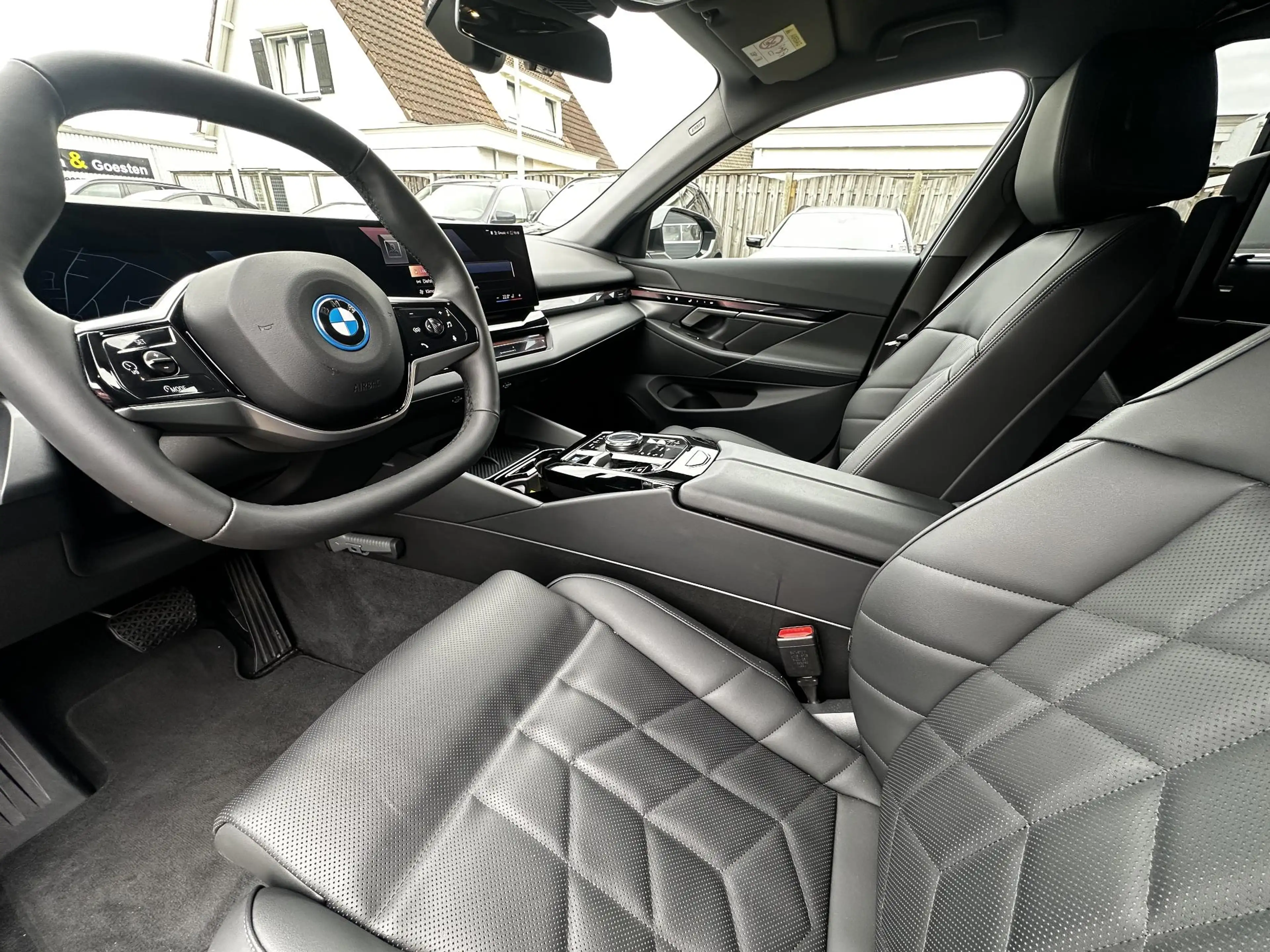 BMW i5 eDrive40 84 kWh — photo 2
