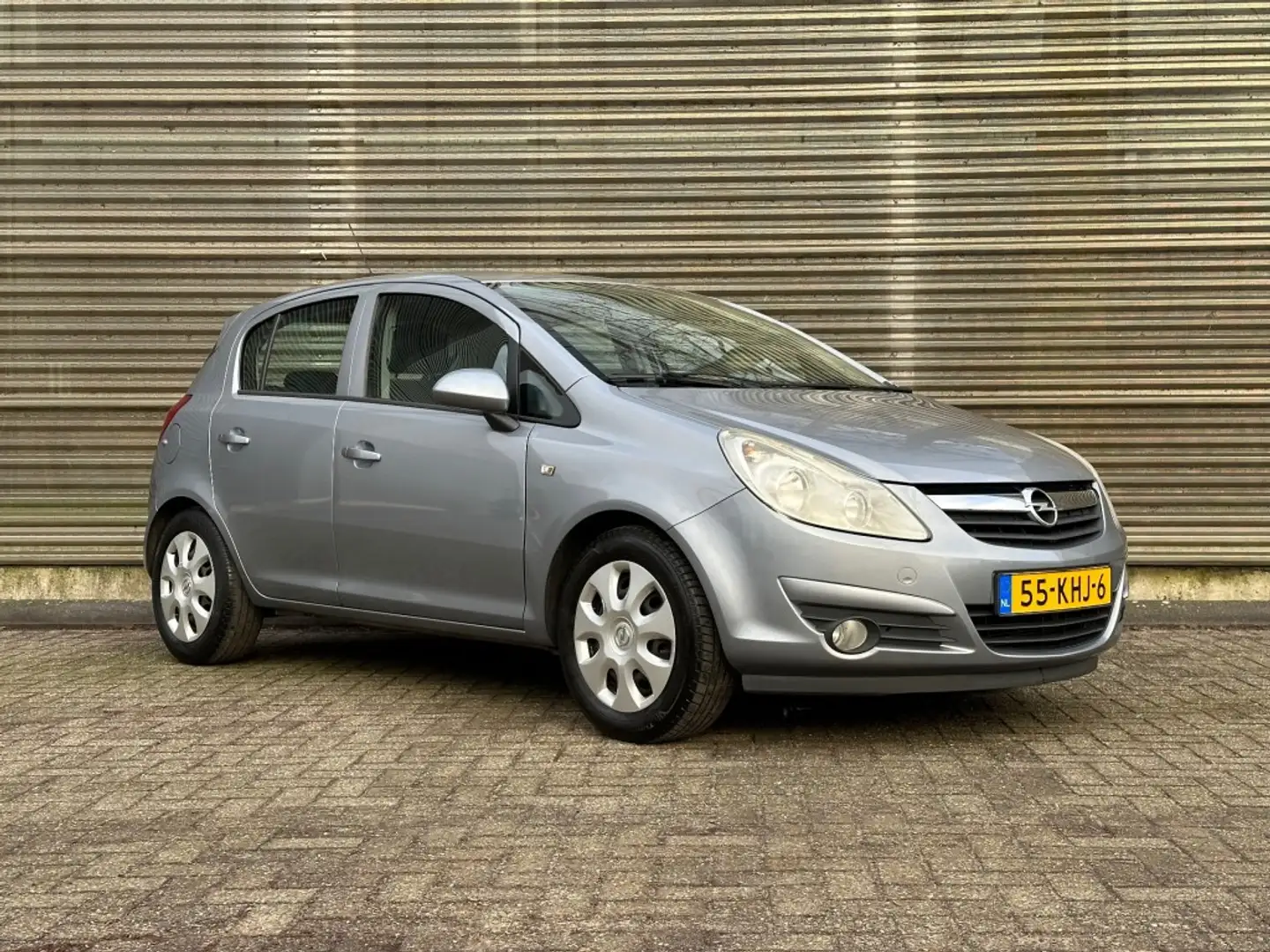 Opel Corsa 1.4-16V ENJOY AIRCO !! LAGE KM !! APK 24-11-2026 ! Grau - 2