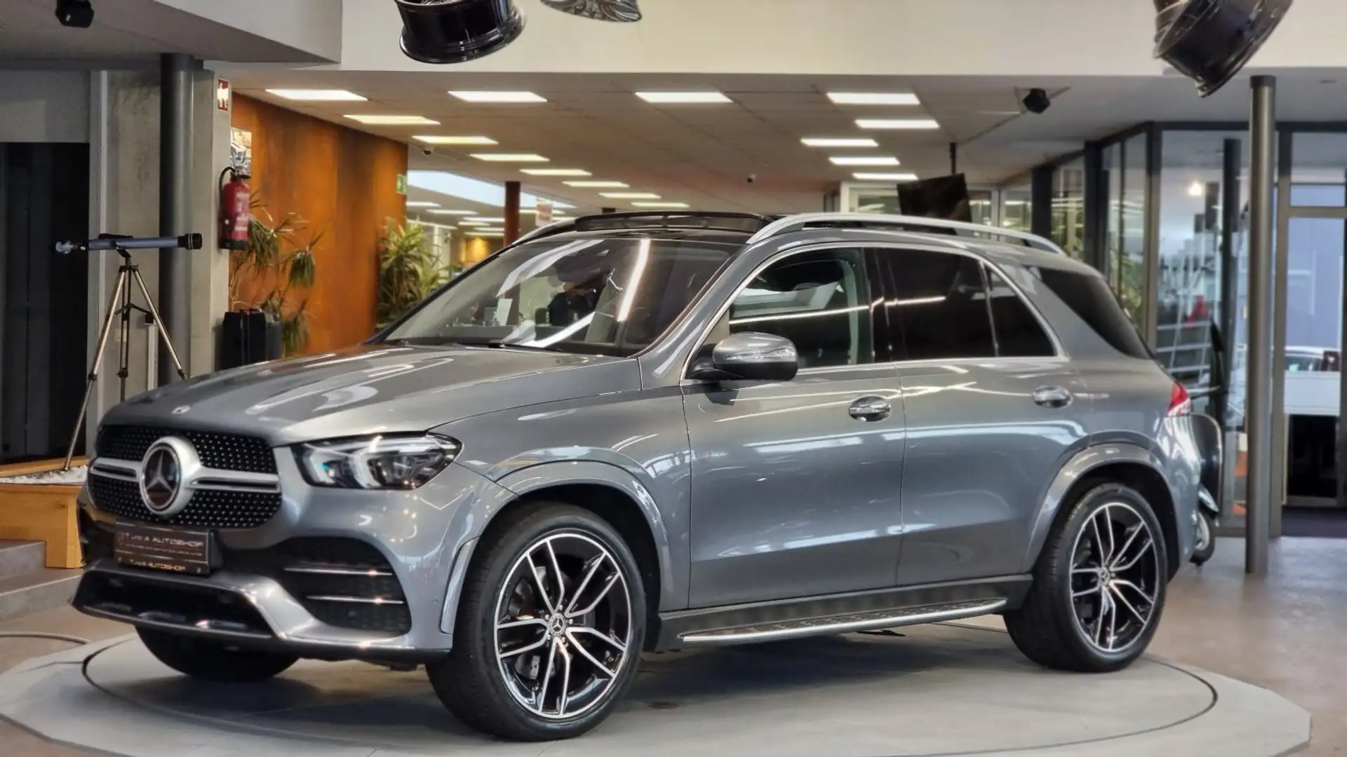Mercedes-Benz GLE 350 d 4Matic AMG-Paket Aut. *Head-up*Pano*360°* siva - 2