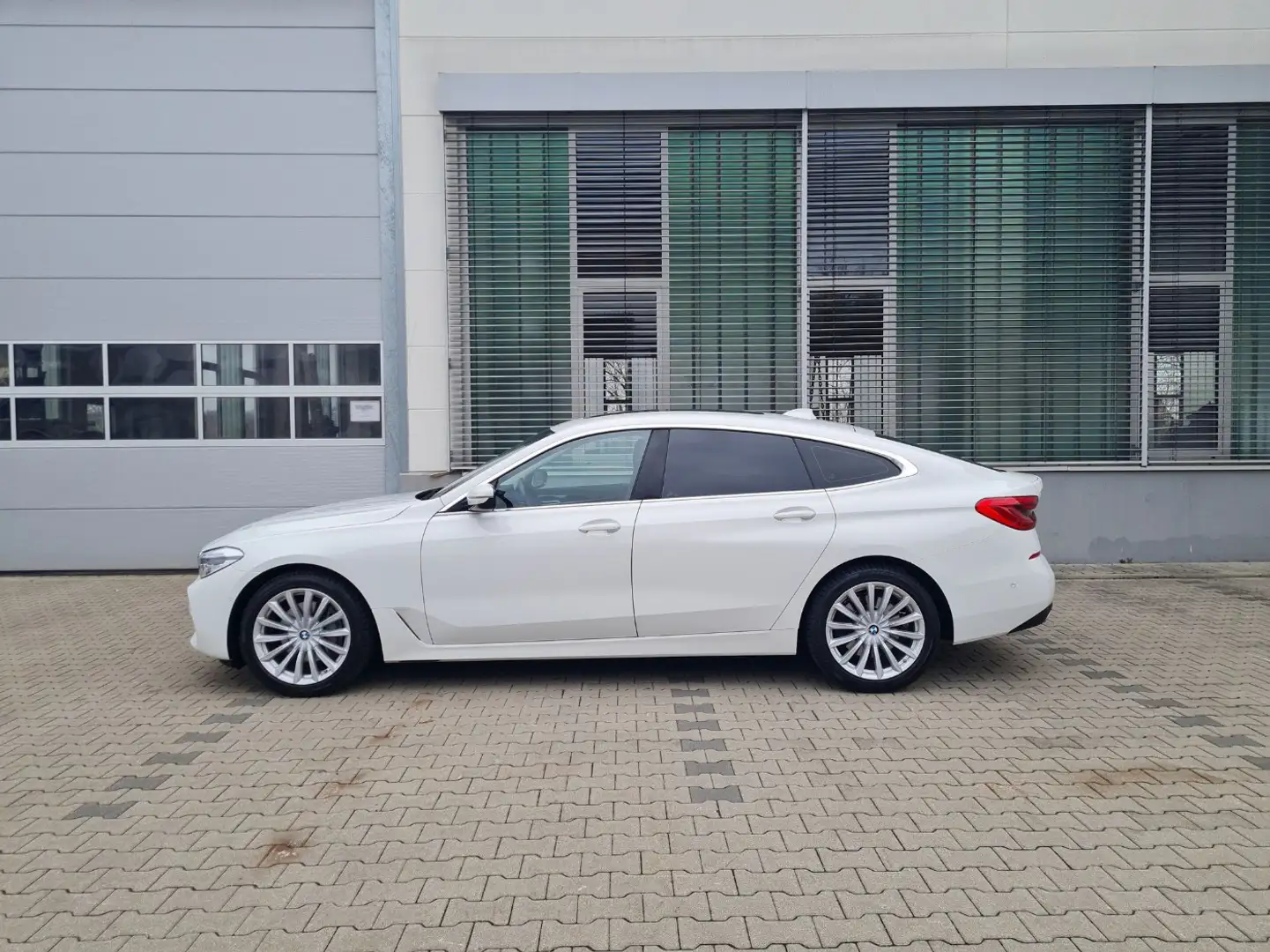 BMW 640 i Gran Turismo Luxury Line Navi.LED.ACC.HuD Blanc - 2