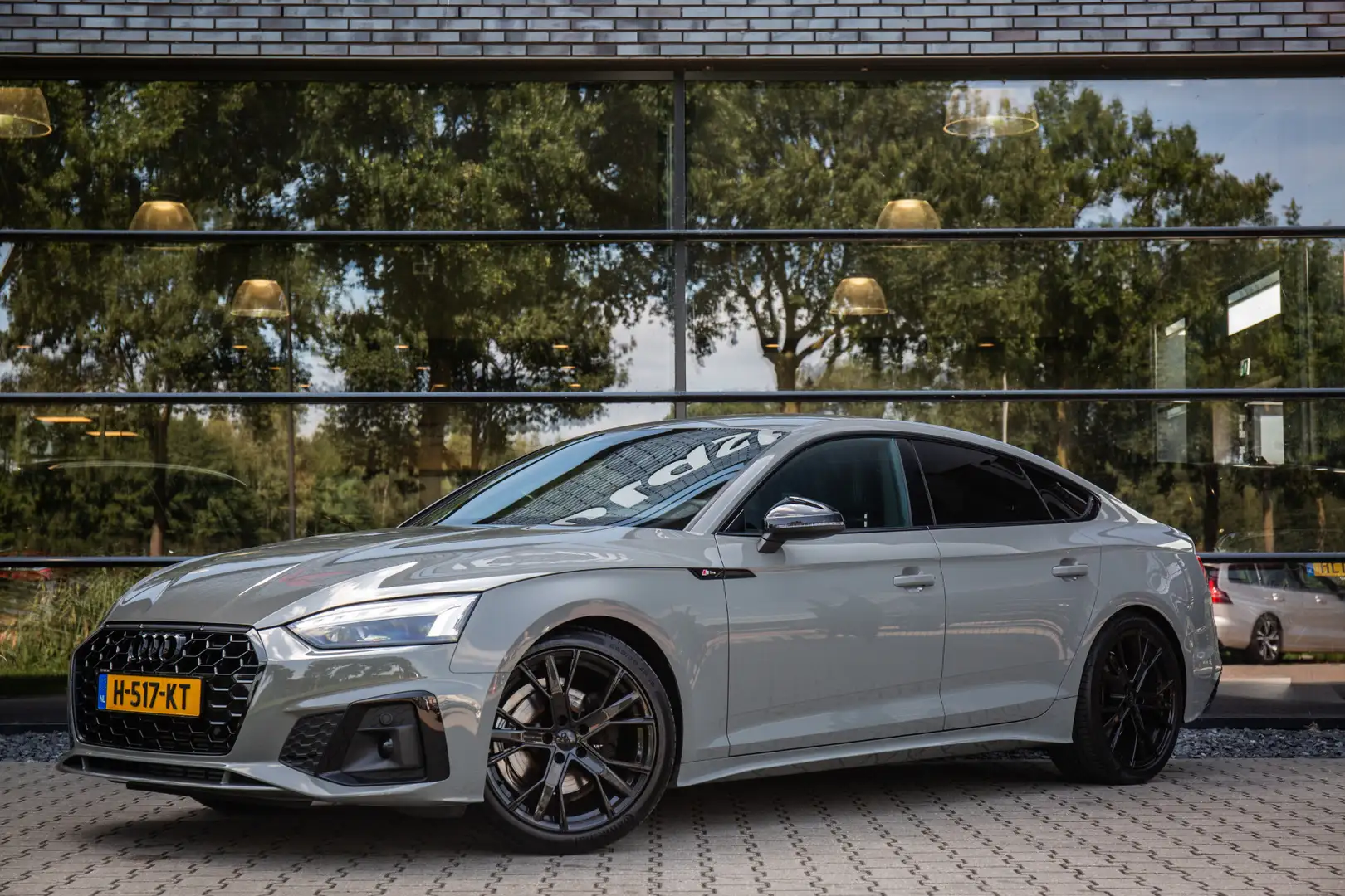 Audi A5 Sportback 40 TFSI Sport S-line Black edition , Mat Gris - 2