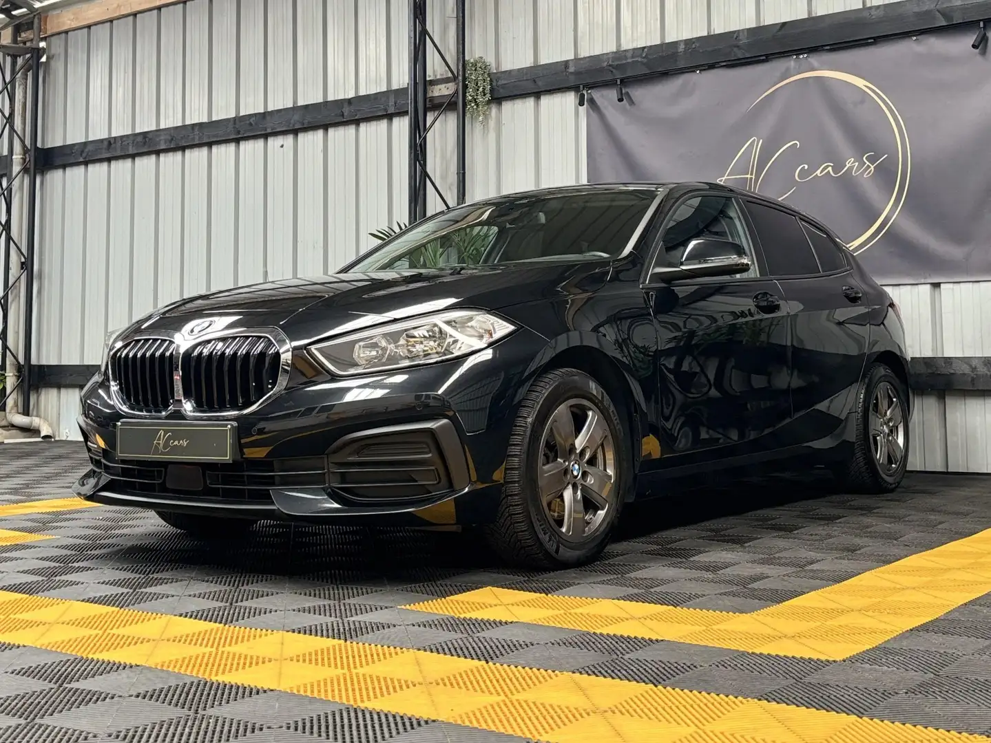BMW 116 116 d AdBlue / 12 Mois Garantie Schwarz - 1