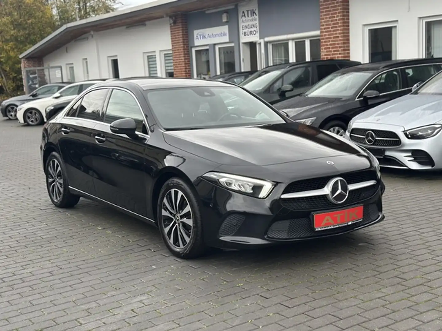 Mercedes-Benz A 200 d PANO LED SHZ R.CAM Schwarz - 1