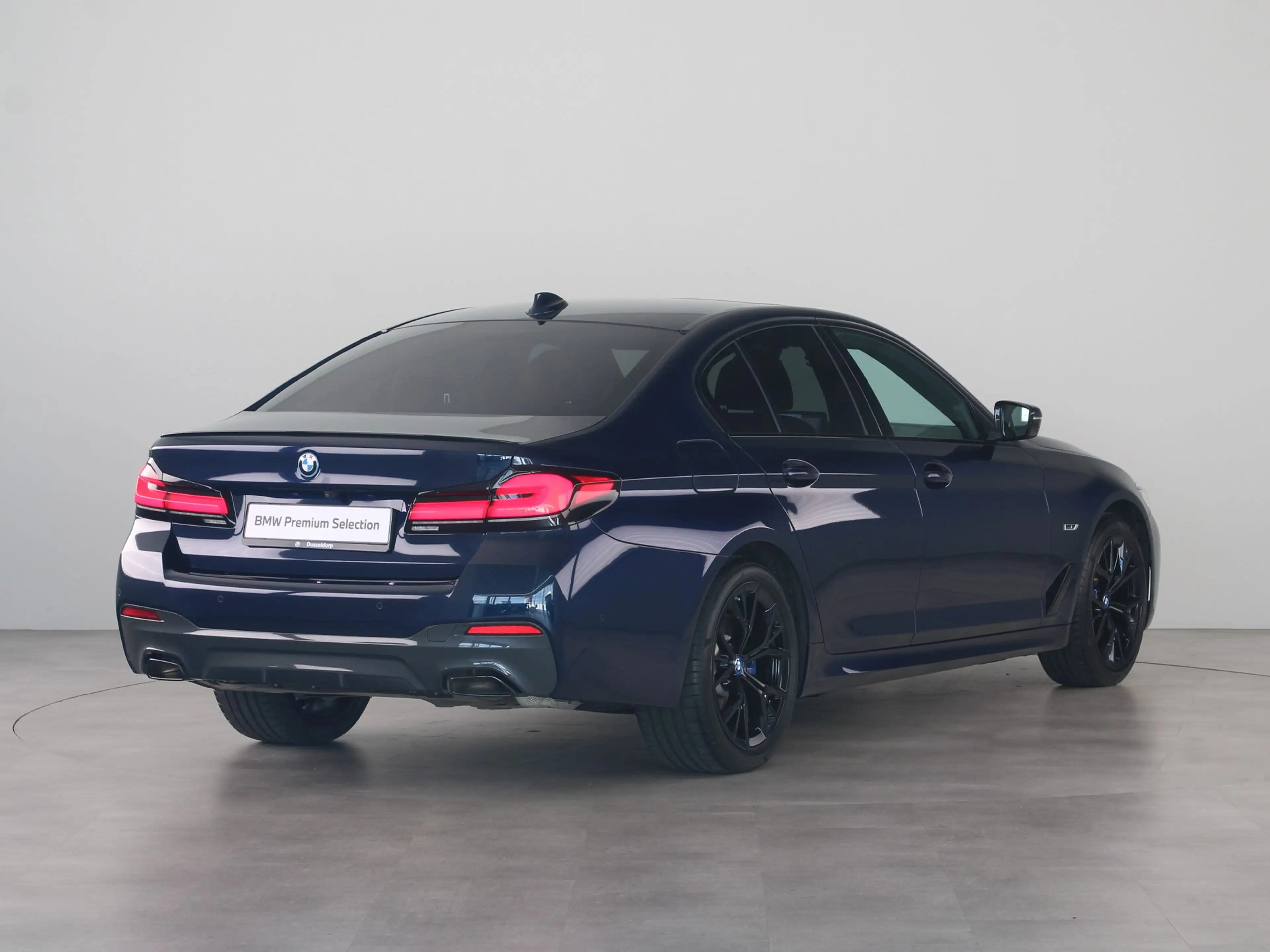 BMW 545 5 Serie 545e xDrive — photo 11