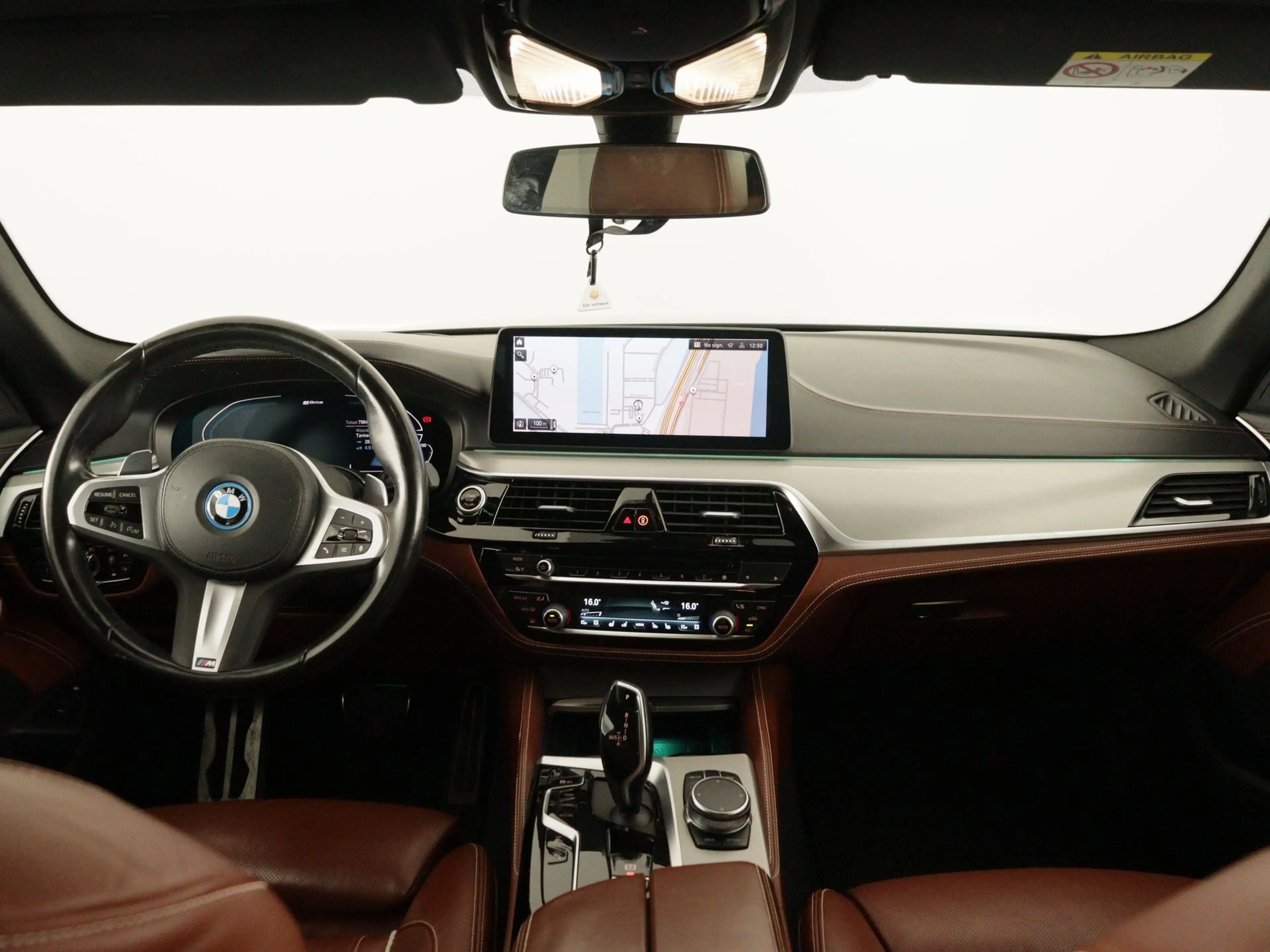 BMW 545 5 Serie 545e xDrive — photo 15